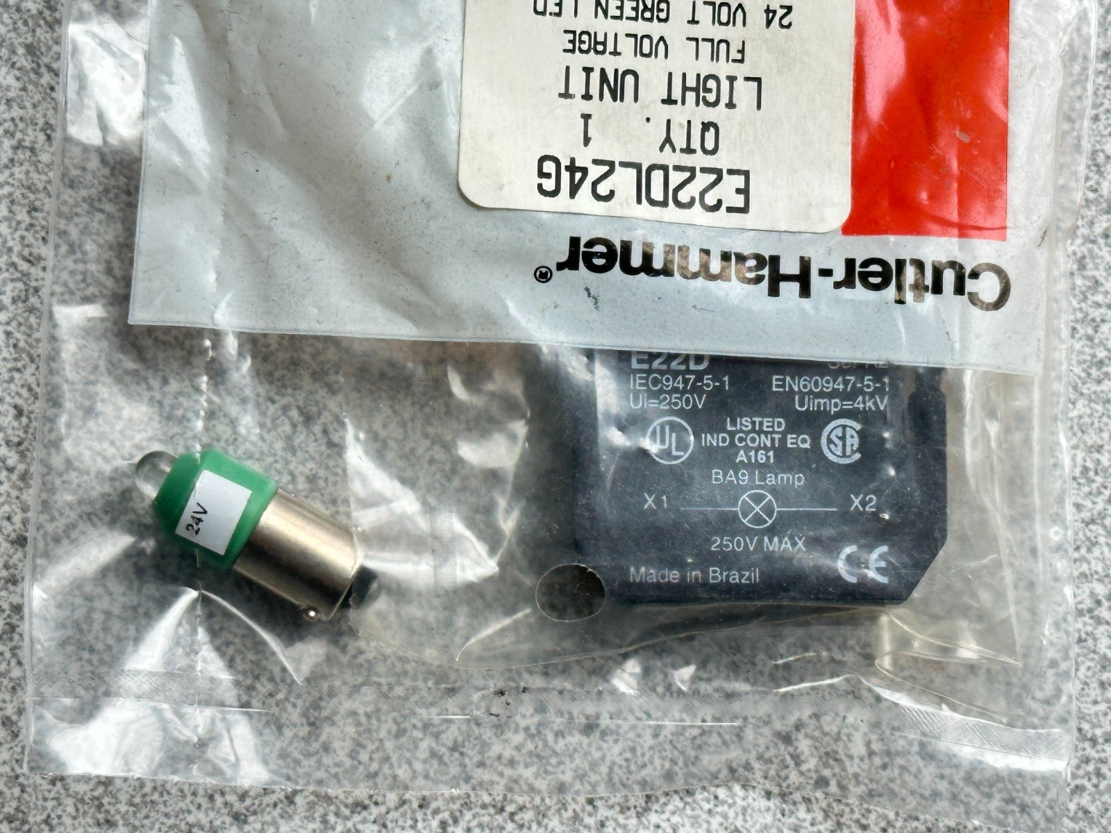 NEW EATON CUTLER HAMMER E22DL24G LIGHT UNIT FULL VOLTAGE 24V GREEN LED
