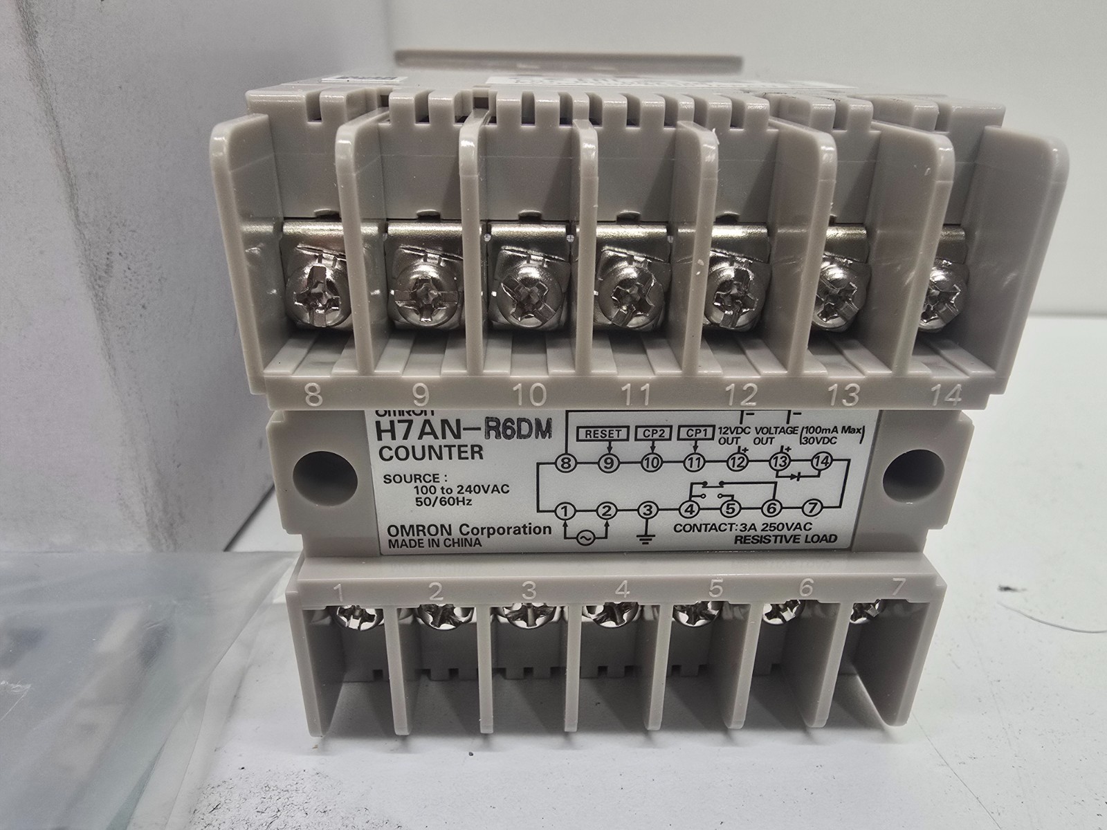 NEW IN BOX! OMRON 100/240VAC COUNTER H7AN-R6DM