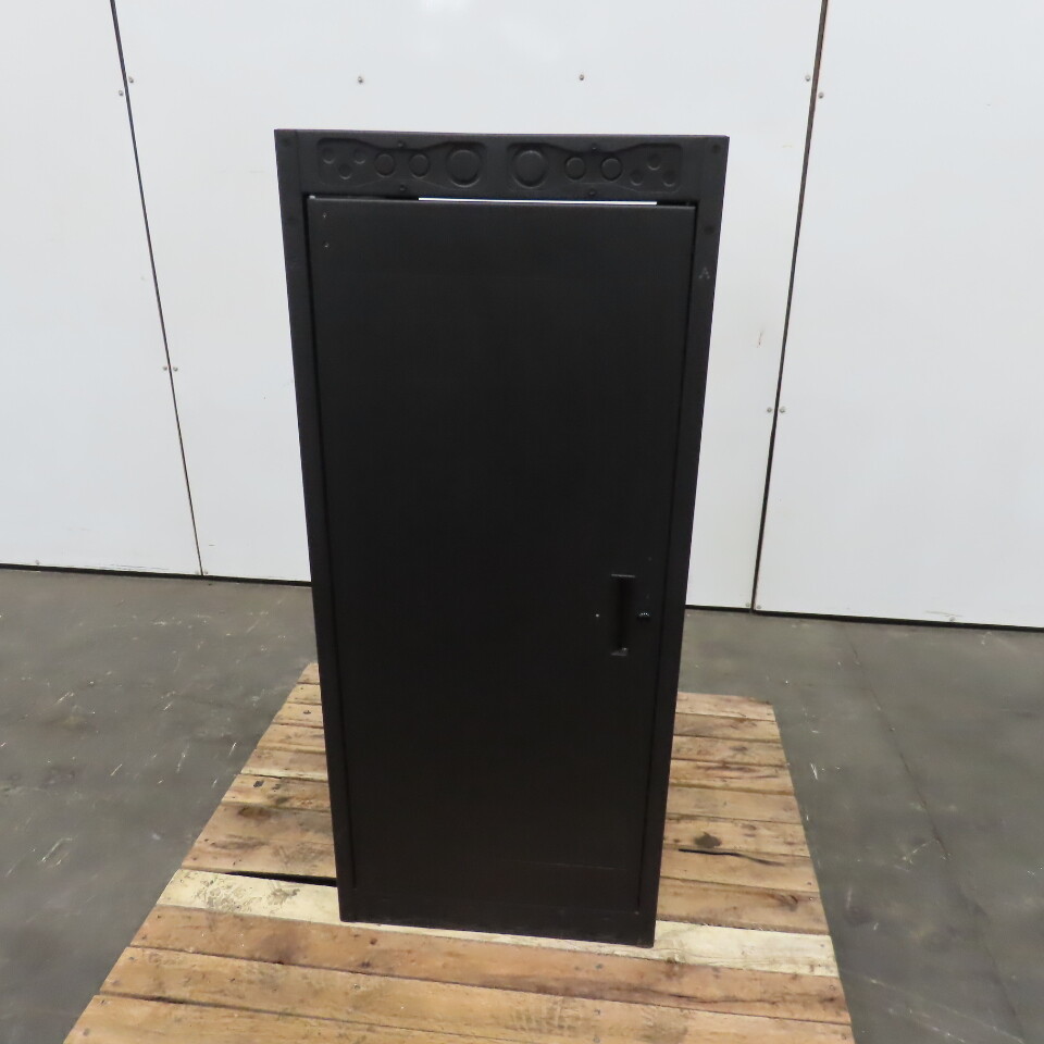 Middle Atlantic ERK-2725 27u Server Rack Enclosure 22″ x 25″ x 51-1/2″ Tall