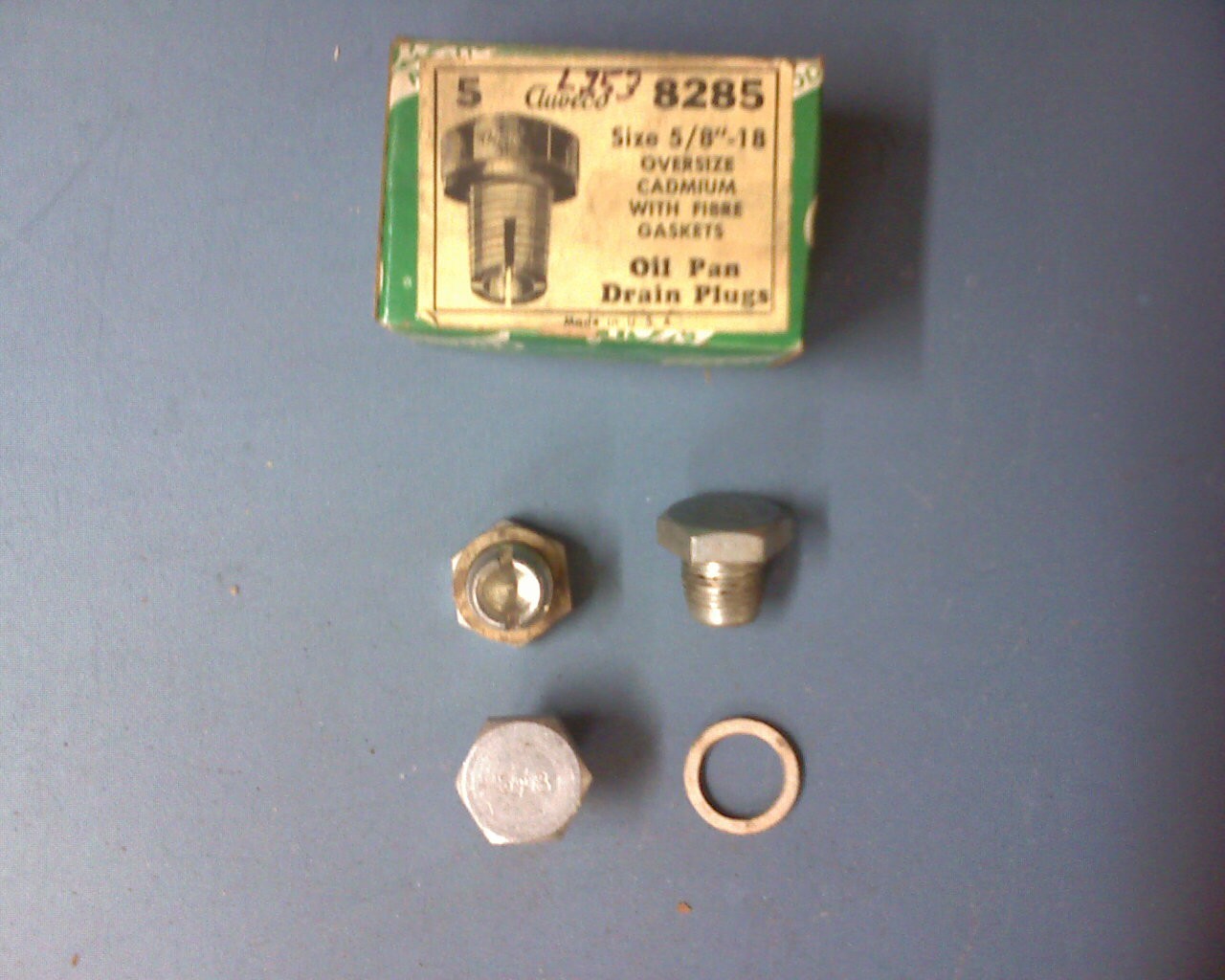 Auveco 8285 5/8 inch – Oversized Drain Plug with Gasket – set of 3