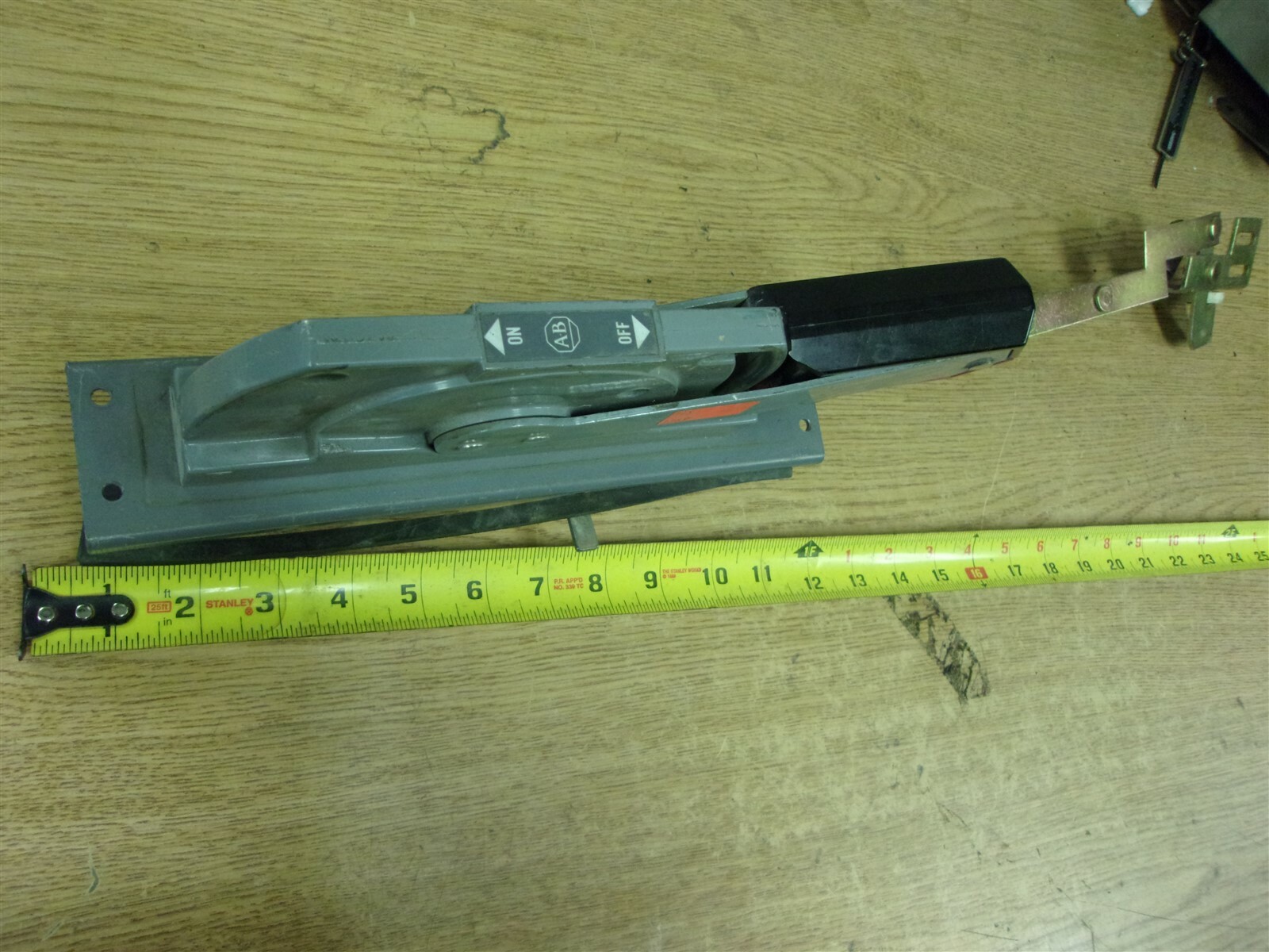 Allen Bradley DS 1369 Disconnect Switch Handle 26-3/4 x 10-9/16 x 6″