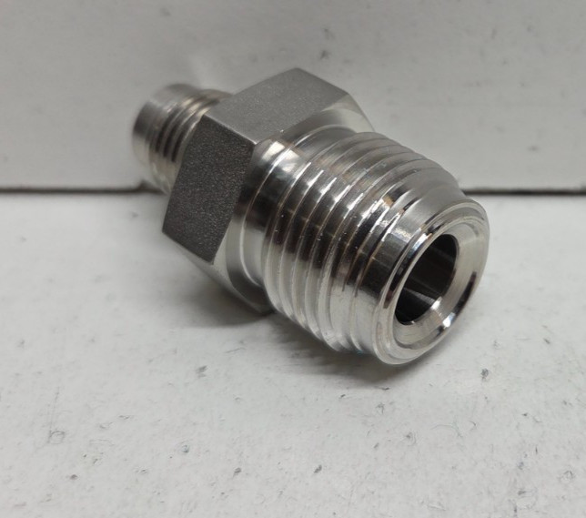 NEW NO BOX! SWAGELOK 316 1/2″ VCR X 1/4″ VCR FACESEAL FITTING SS-8-VCR-6-DM-4