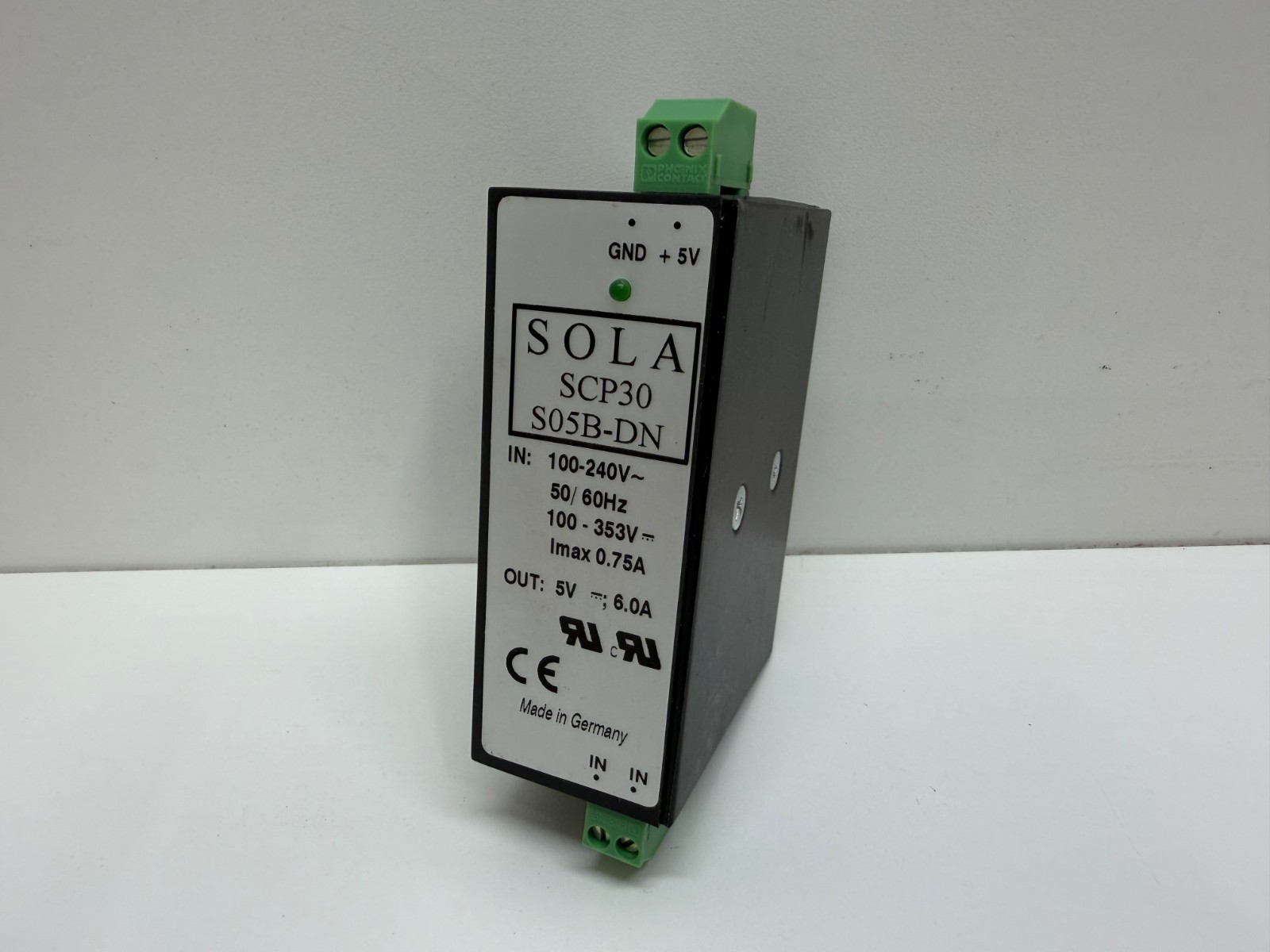 NEW IN BOX! SOLA 100-240V POWER SUPPLY SCP30S05B-DN