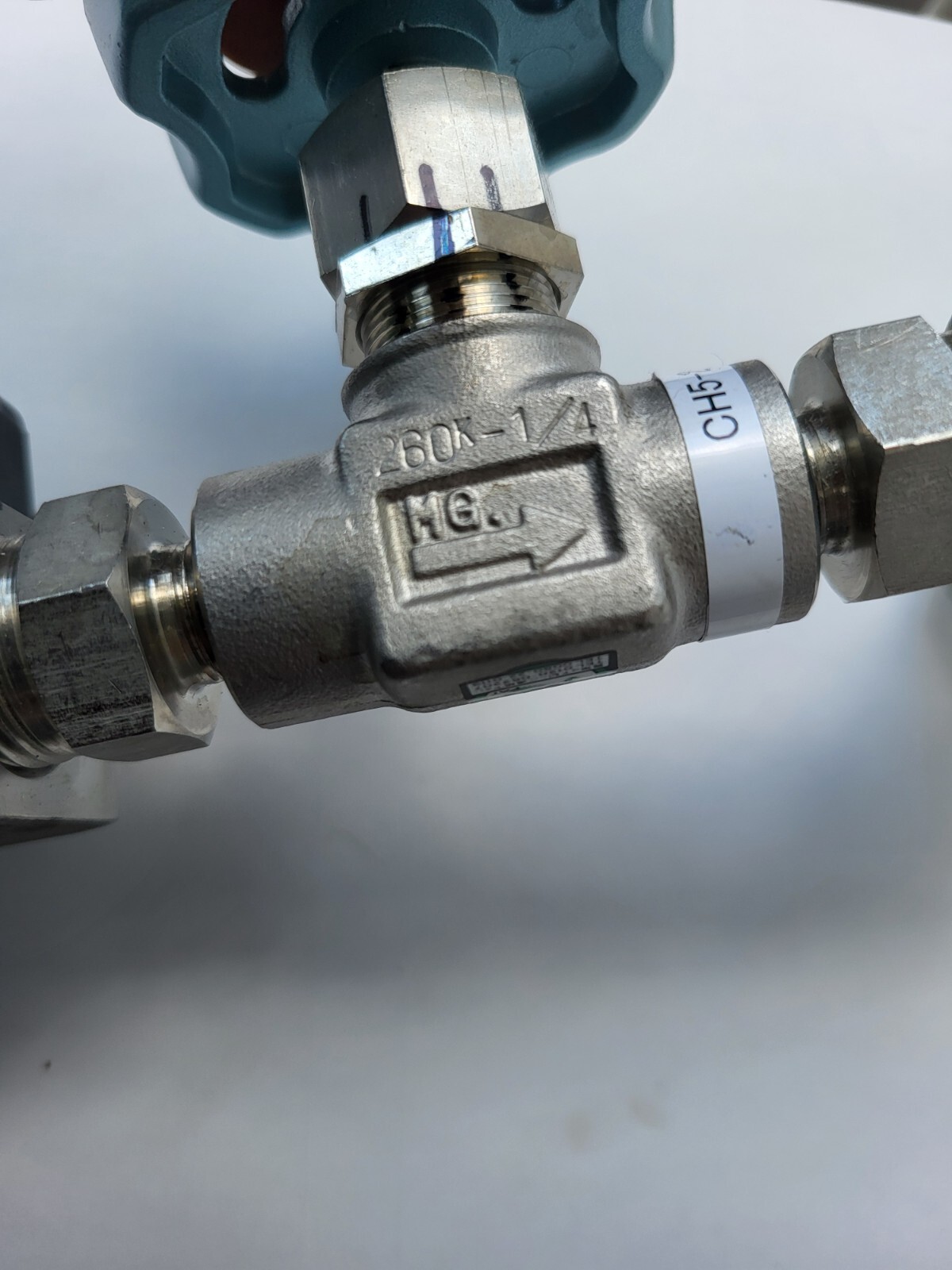 CKD WFK3012S-15-A2 FLOW SENSOR W/ FUJIKIN 260K-1/4 VALVE (R5S4.4)