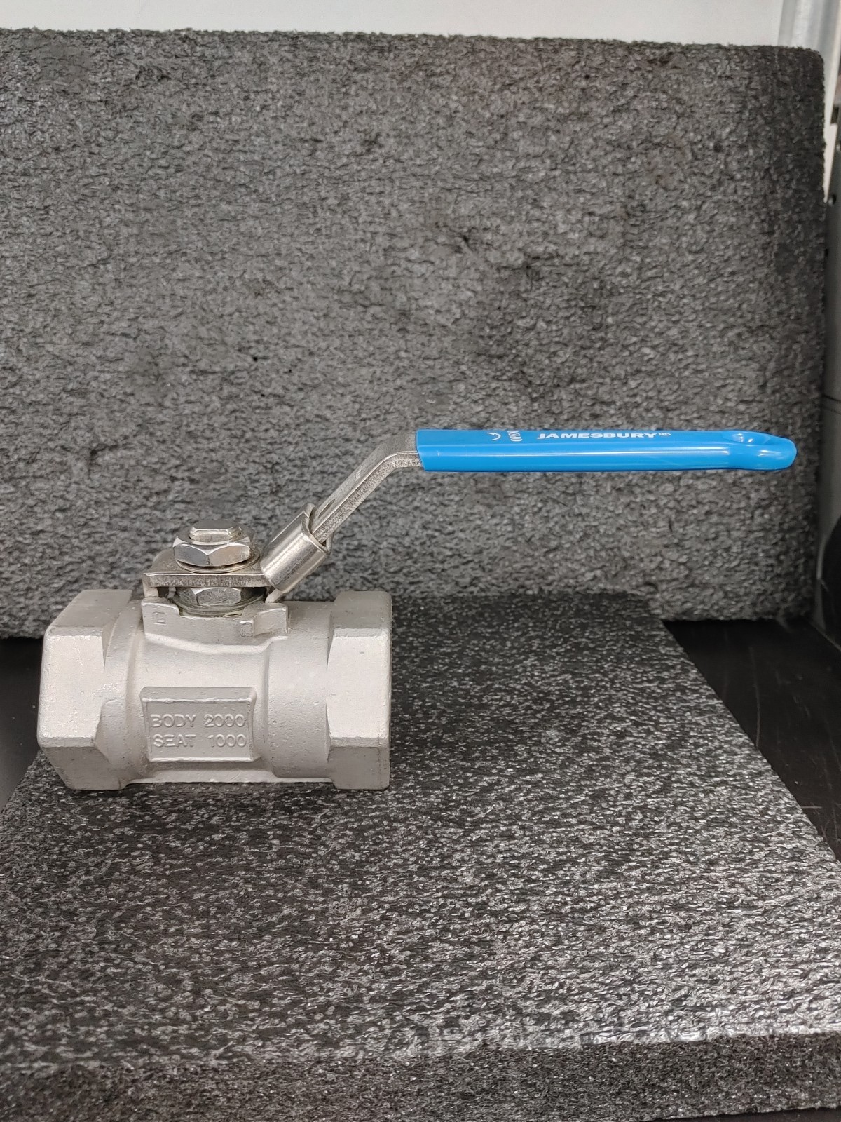 JAMESBURY J 1 1/2 CF8M BODY 2000 SEAT 1000 Ball Valve