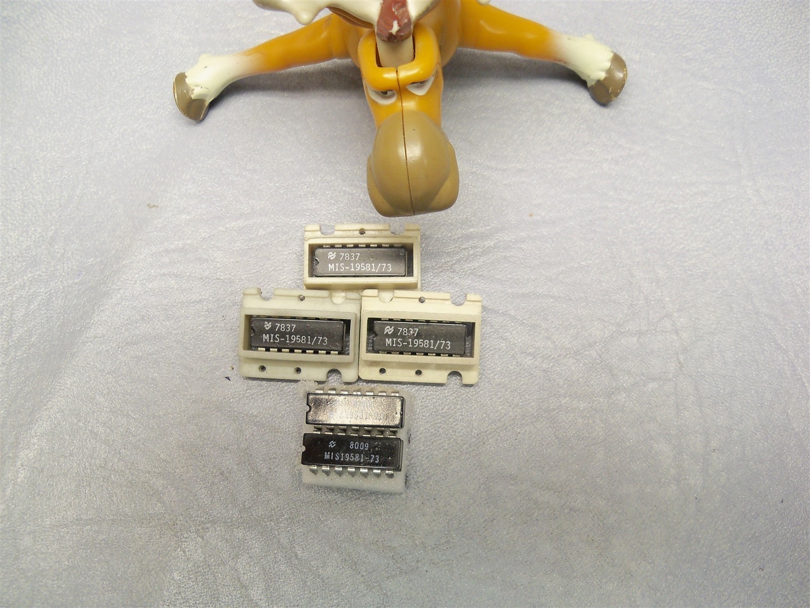 MIS-19581-73 Integrated Circuit Case – Lot of 5