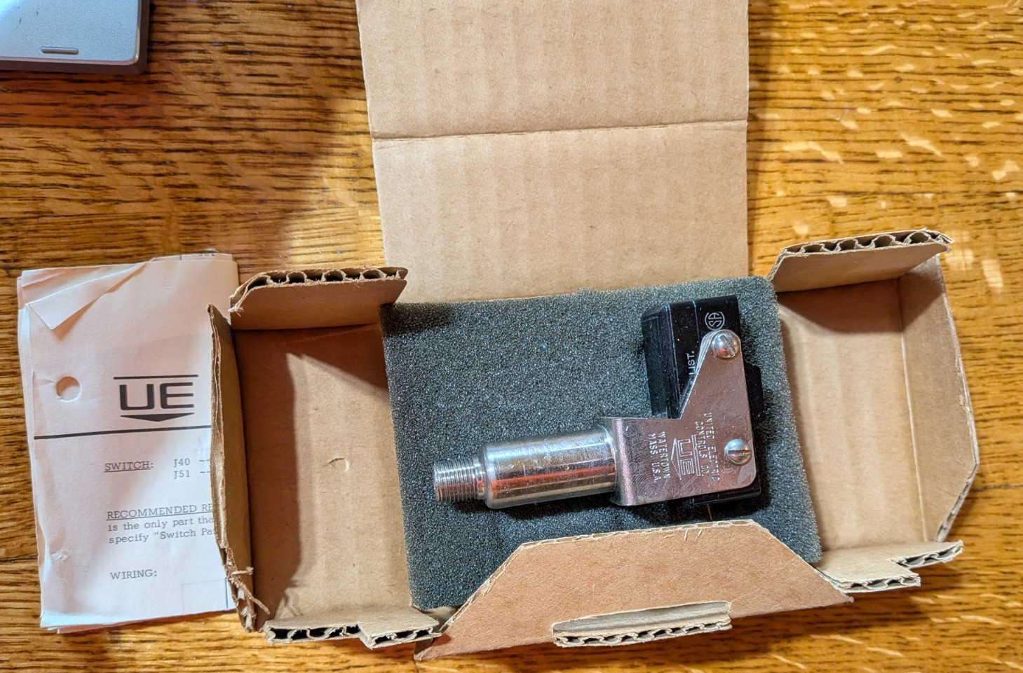 United Electric J40 9598 Pressure Switch – New in Box!