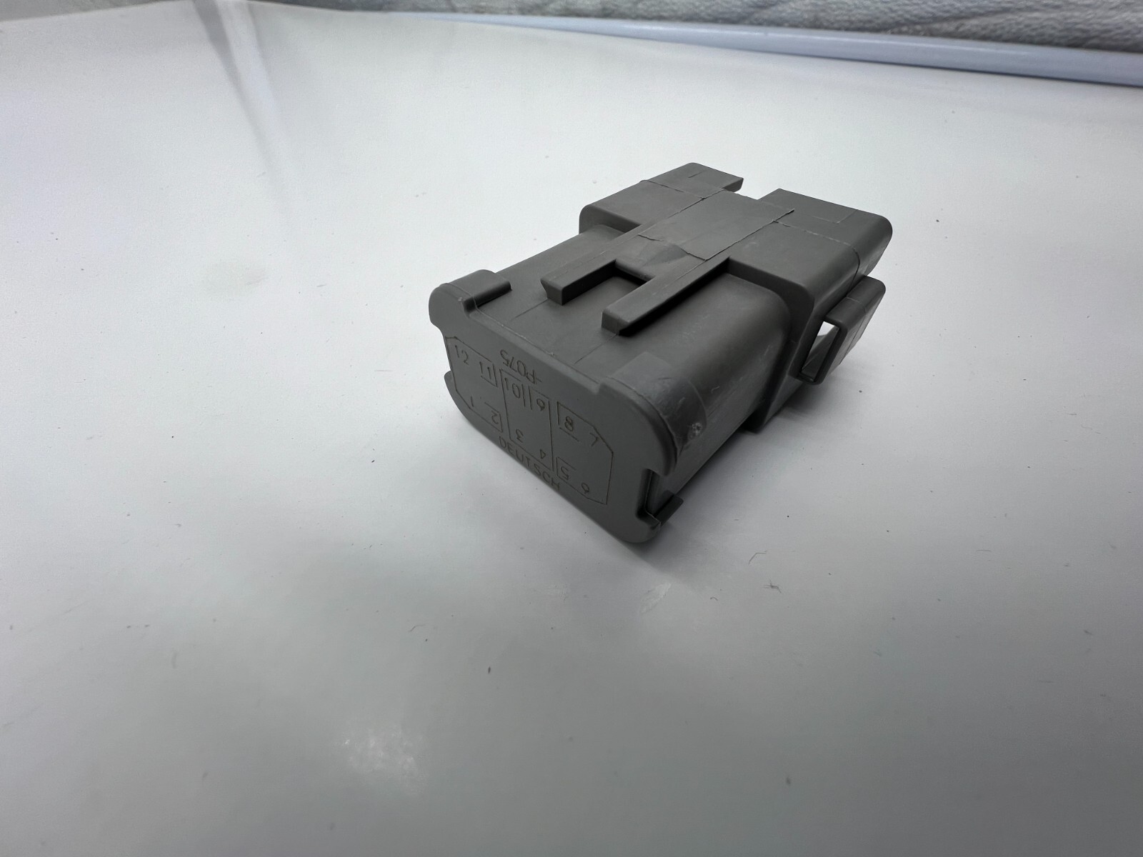 (QTY 50) TE Connectivity Deutsch Automotive 571-DT04-12PA-P075 Connector Housing