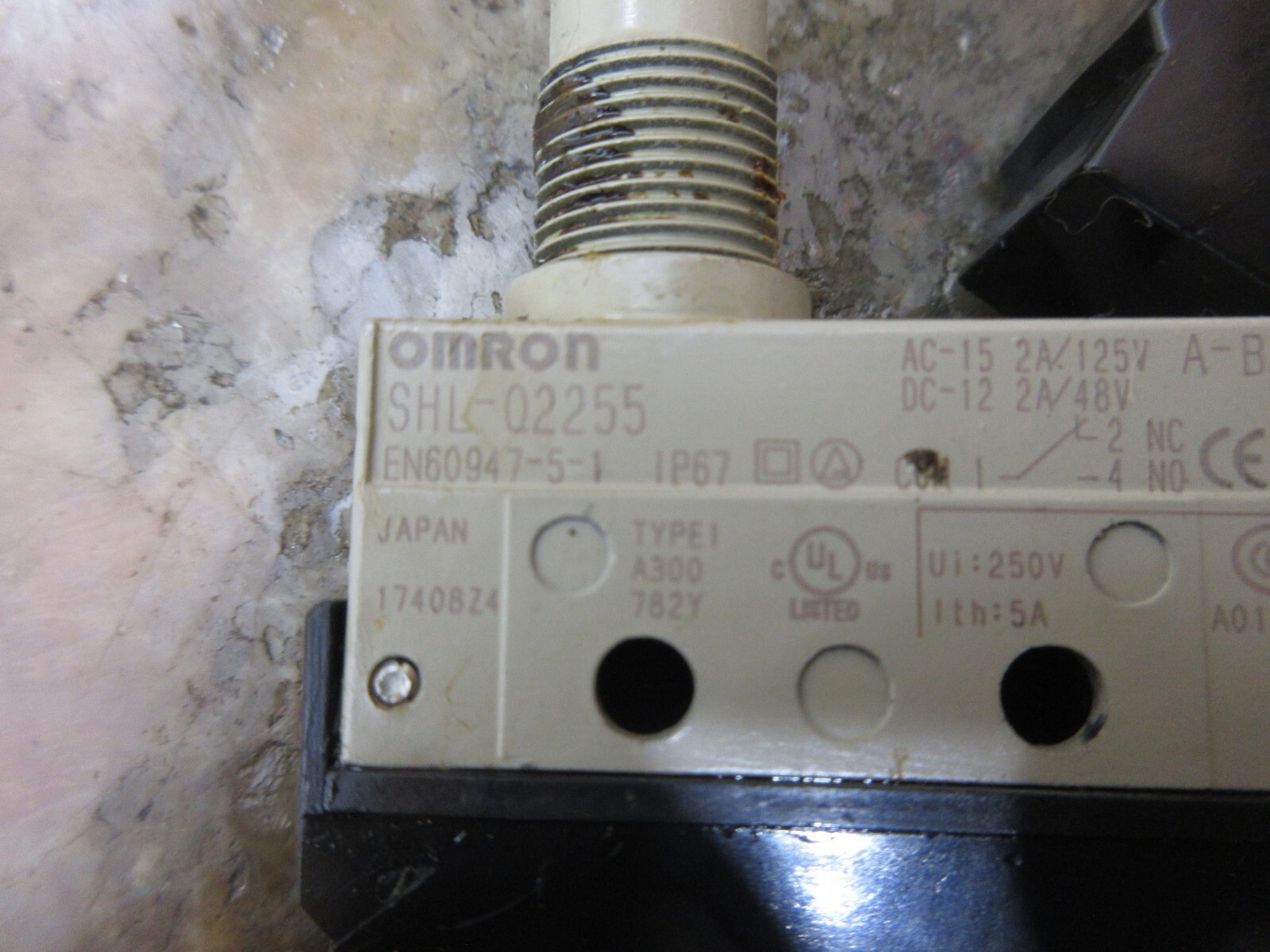 OMRON SAFETY LIMIT SWITCH SHL-02255 EN60947-5-1 LOT OF 4 PIECES