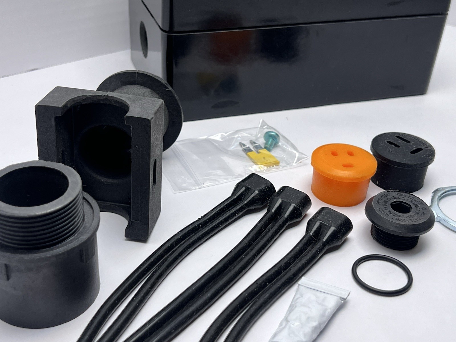 Chromalox UMC Multiple Power Connection Splice Tee Kit for Heat Trace Cables NEW