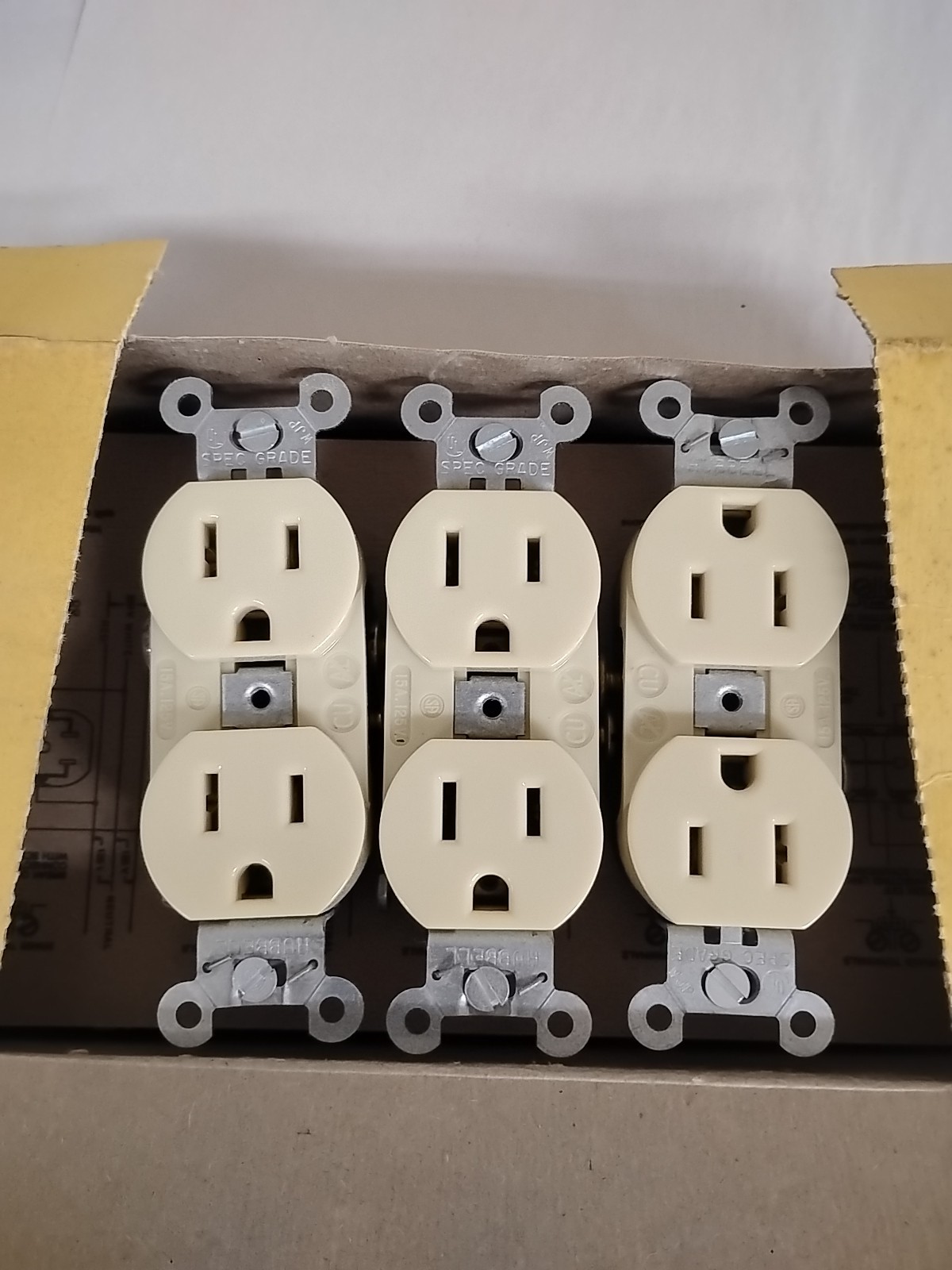 (8) Hubbell 15A 125V Duplex Receptacle NEMA 5-15R Commercial Spec Grade, Ivory
