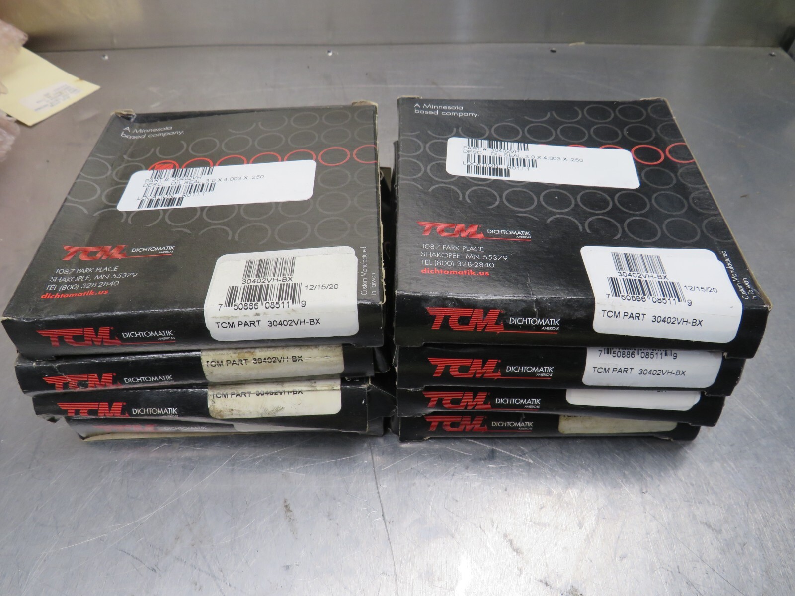 TCM 30402VH-BX Oil Seal Lot of 8!