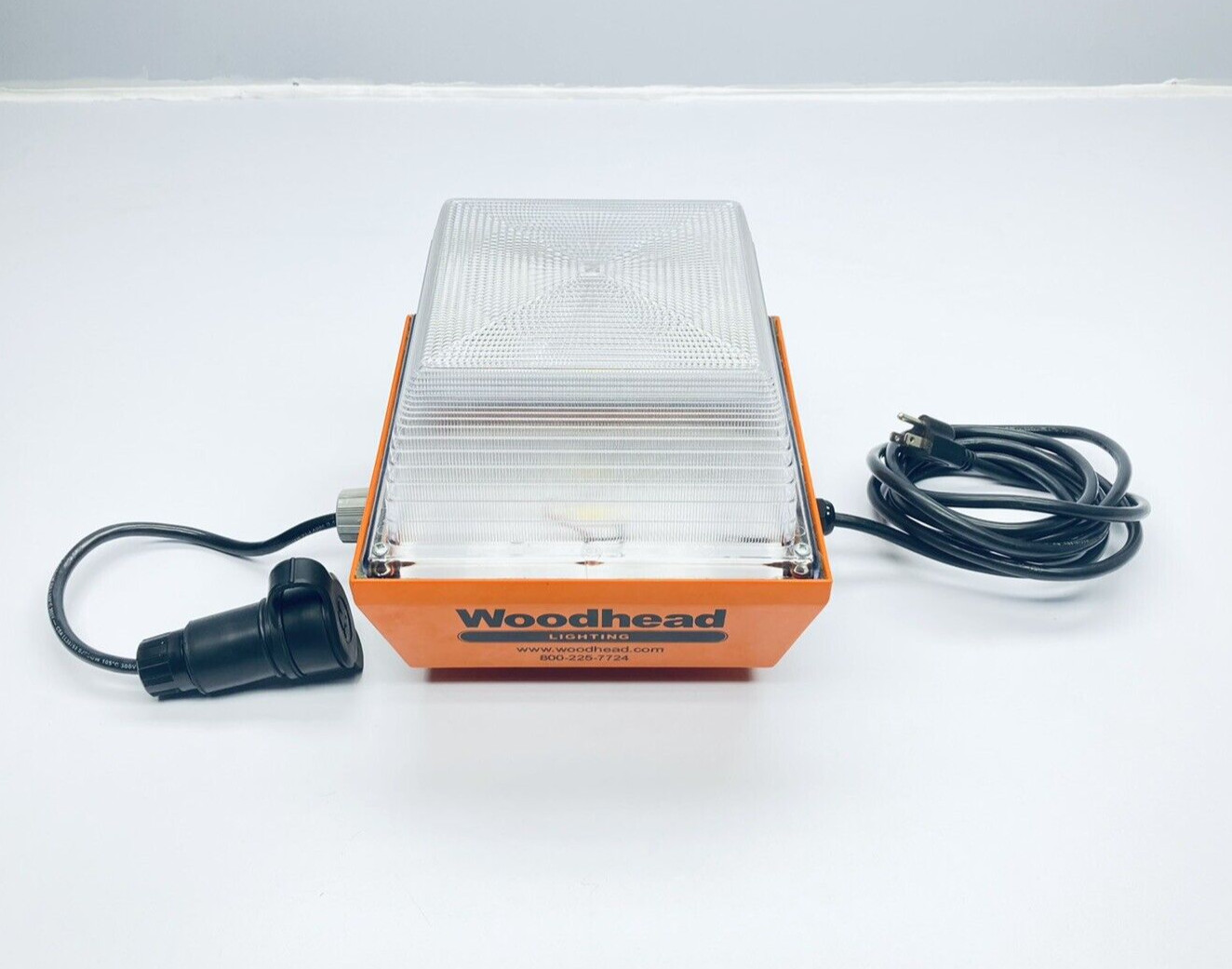 UNUSED WOODHEAD 8565F-LED MAGNET WORKLIGHT WATERTITE LED WIDE AREA LAMP 120V