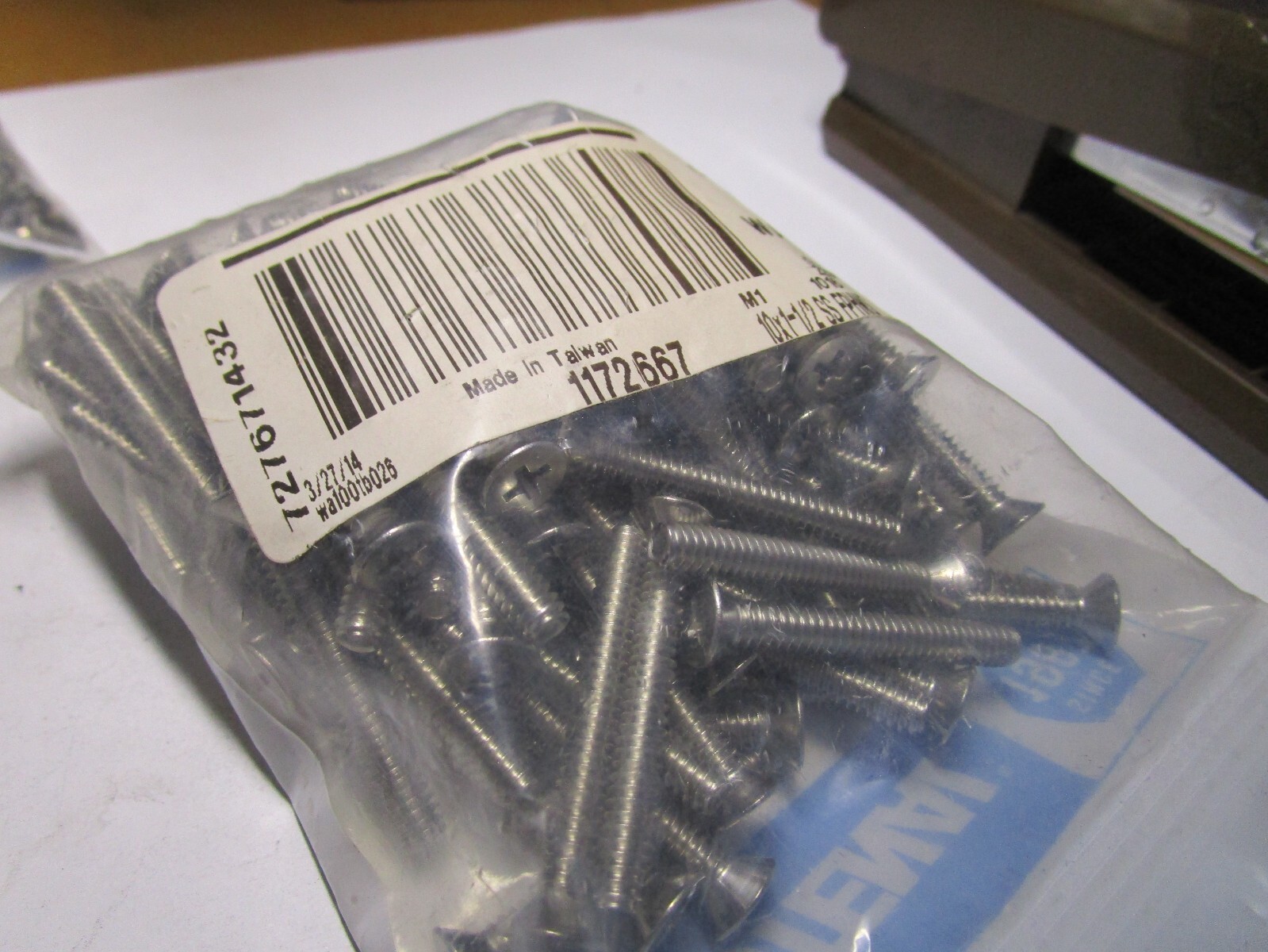 #10-24 x 1-1/2″ Phillips Flat Head 18-8 Stainless Steel Machine Screw QTY 100