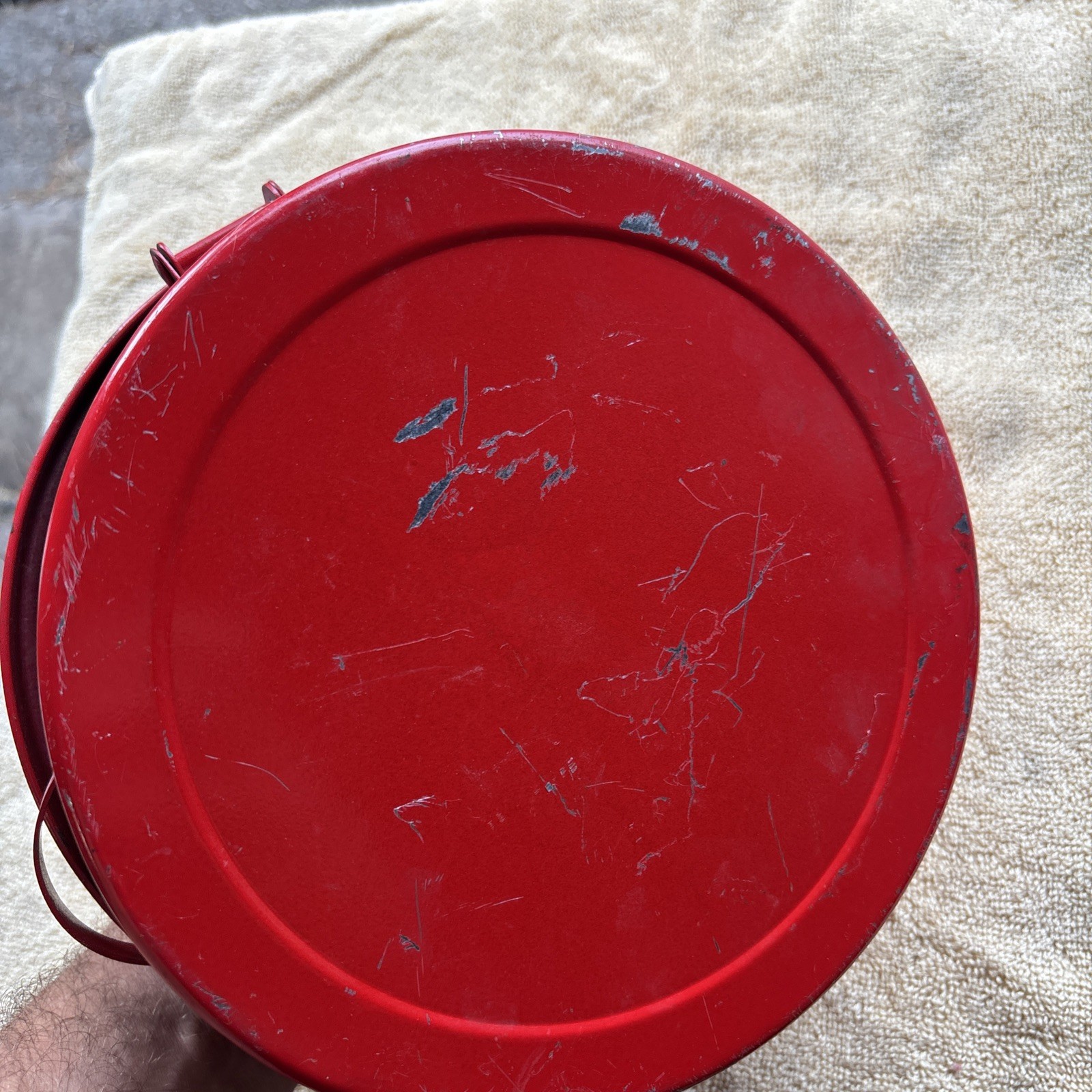 Eagle Mfg B602 Bench Can, 1/2 Gal., Galvanized Steel, Red