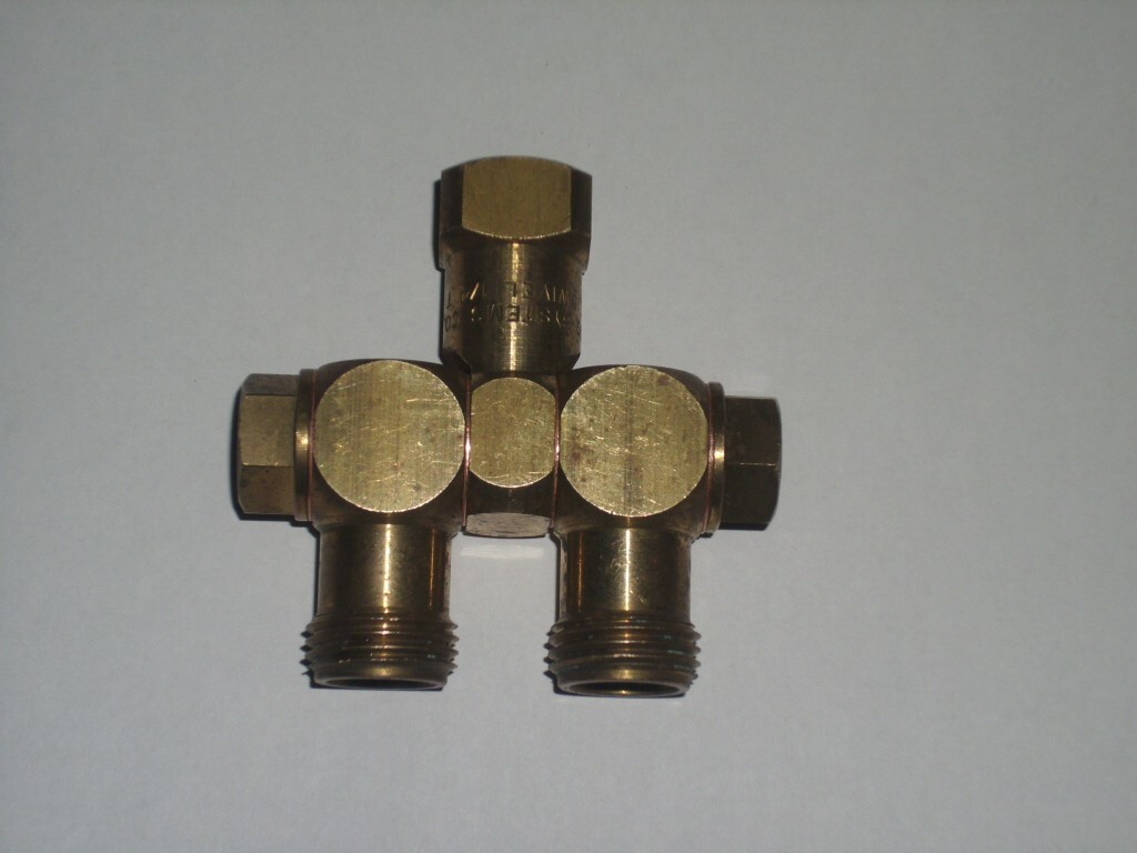 1/4 Double Swivel by Spraying Systems Co.