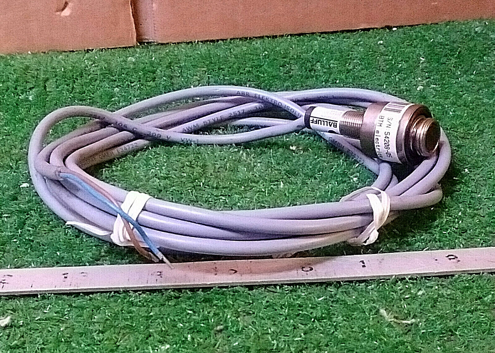 1 NEW BALLUFF BES-516-207-BO-E-03 INDUCTIVE SENSOR NNB ***MAKE OFFER***