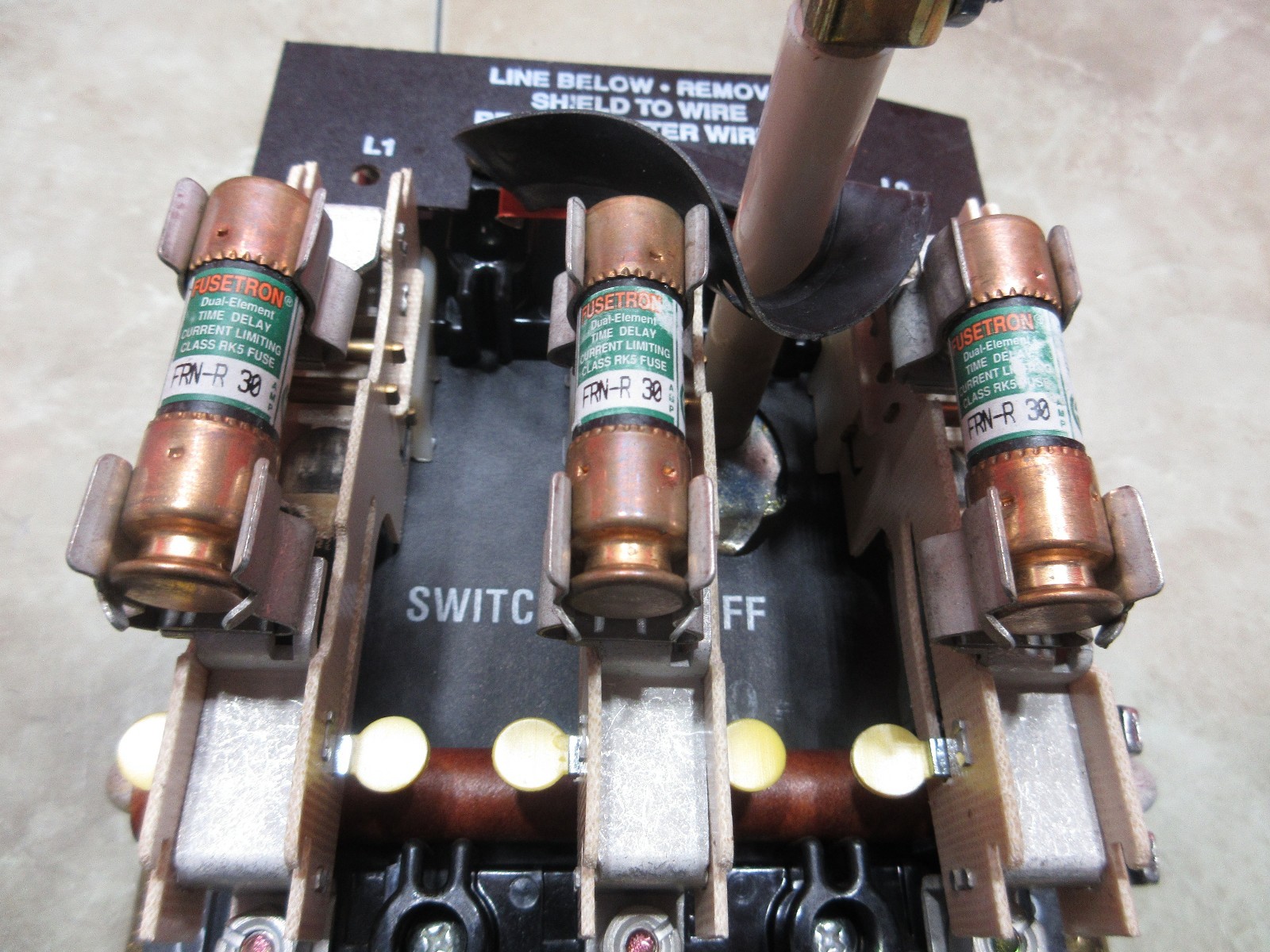 GE GENERAL ELECTRIC MAIN ON/OFF SWITCH UNIT FUSETRON RK5 FUSE FRN-R 30 N535
