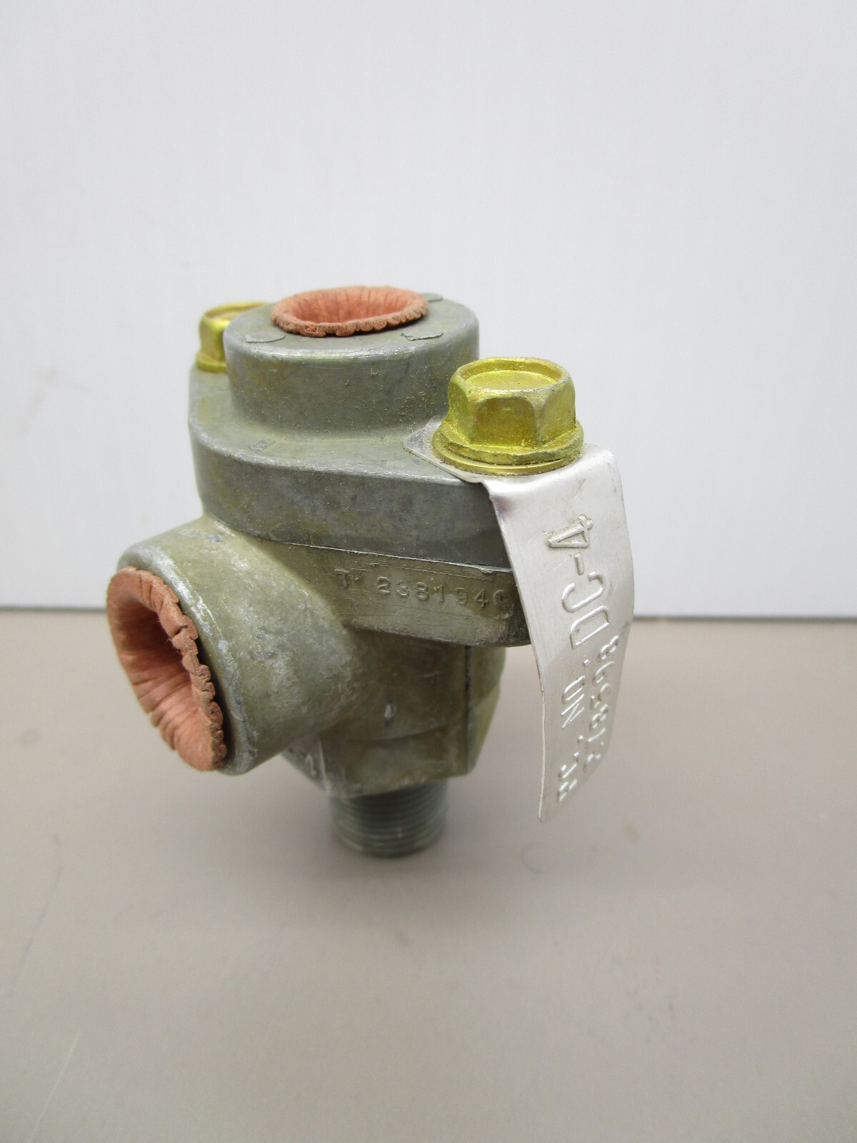 Bendix 278598 DC-4 Double Check Valve for Air Brake Systems