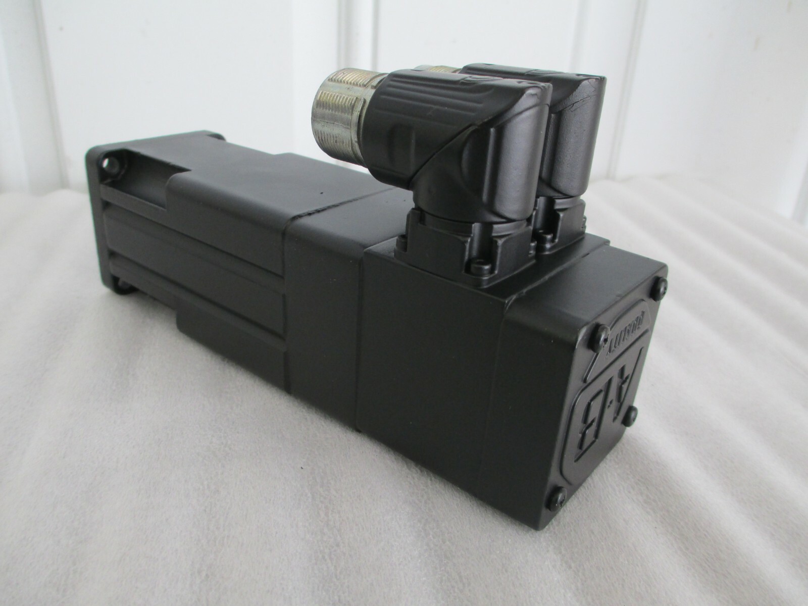 ALLEN BRADLEY MPL-B1530U-MJ74AA SERVO MOTOR #REFURBISHED and TESTED