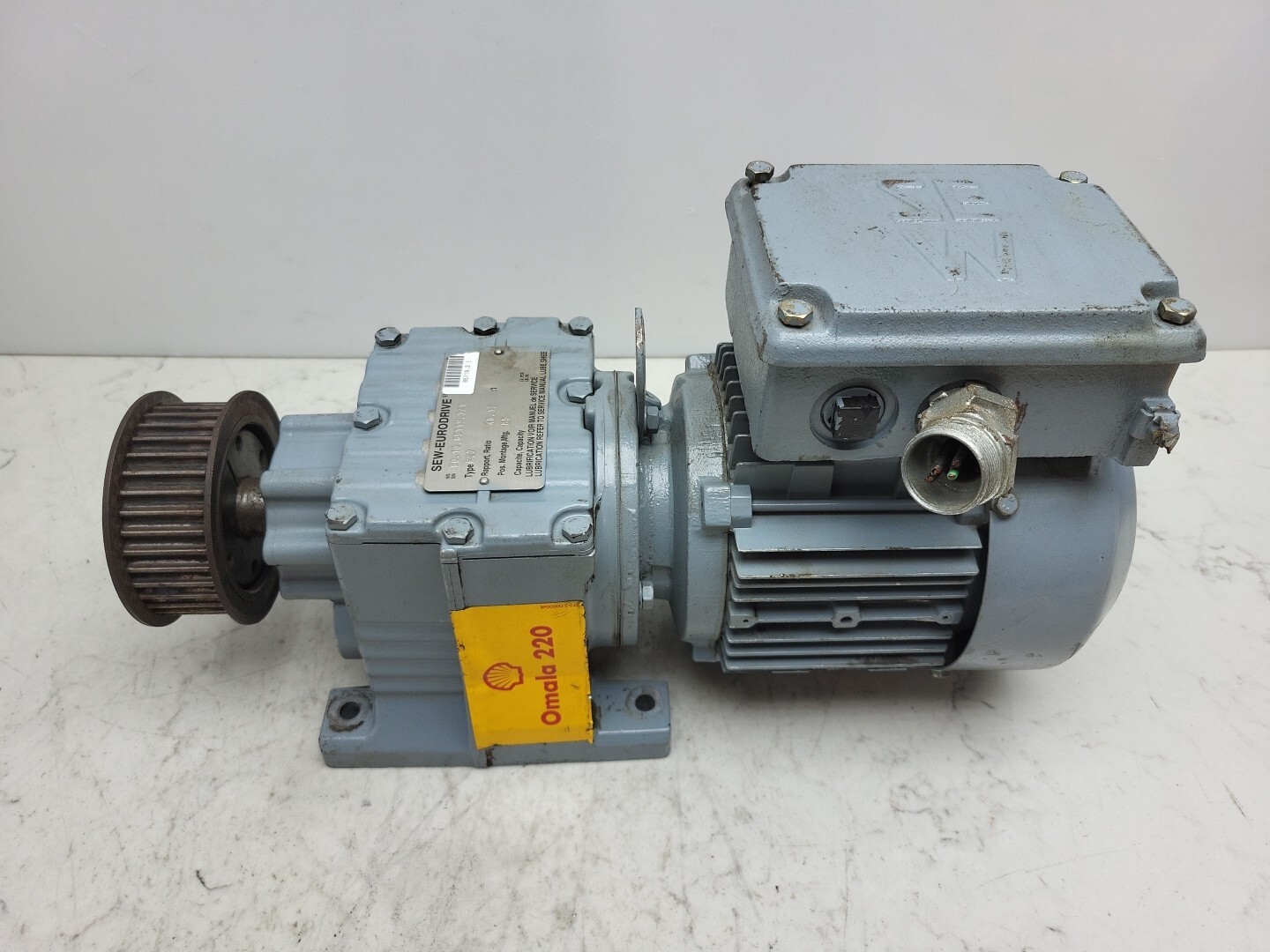 Sew Eurodrive R27DT71C4 Gear Motor .33 Hp Type R27 Gear Reducer 48.17:1 Ratio