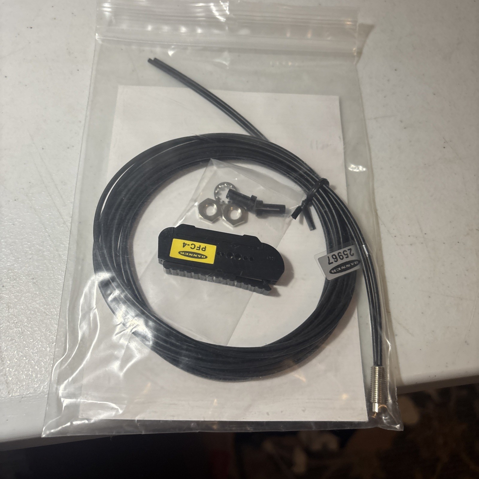 NEW BANNER PBT46U FIBER OPTIC CABLE SENSOR 25967 PFC-4
