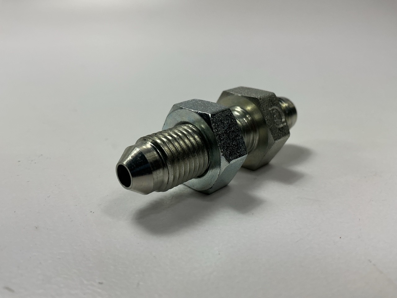 G60445-0404 – Male JIC 37° Flare To Male JIC 37° Flare Bulkhead 7/16-20 Thread