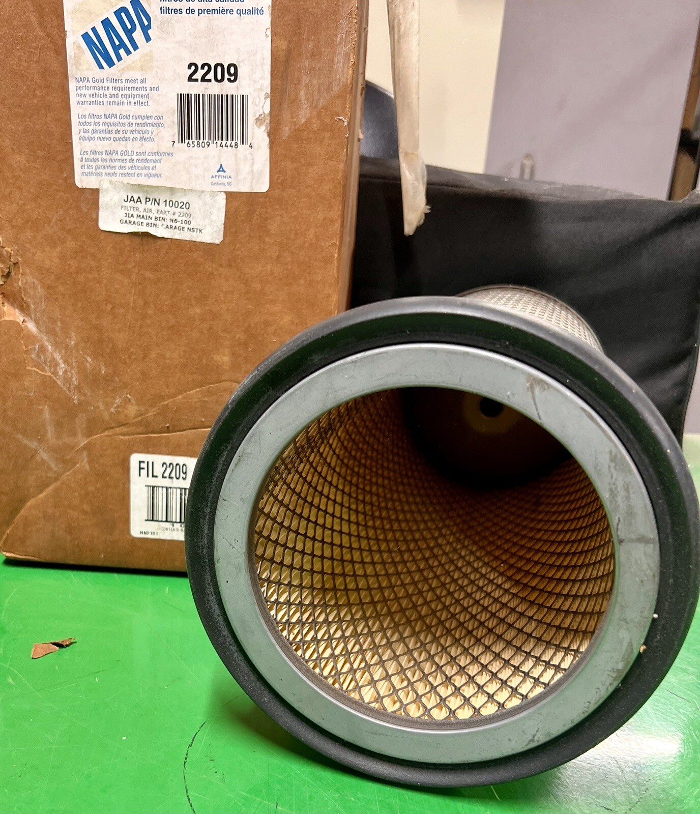GENUINE NAPA 2209 Air Filter NOS **FREE SHIPPING**