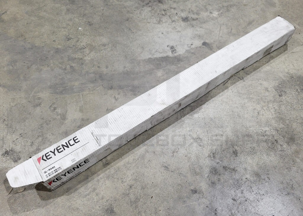 NEW KEYENCE GL-R44H SAFETY CURTAIN SET, RECEIVER GL-R44H-R TRANSMITTER GL-R44H-T