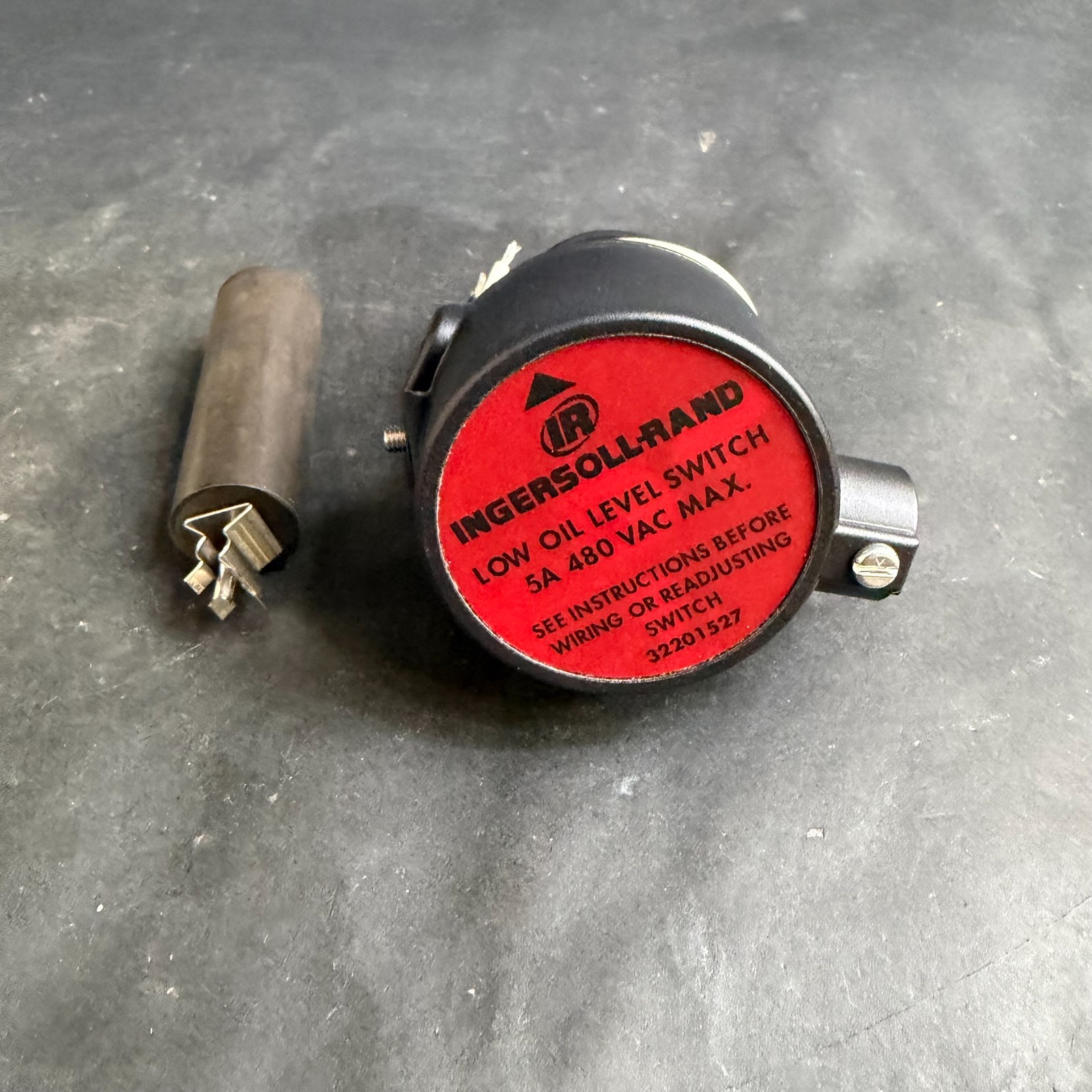 INGERSOLL-RAND 32201527 LOW OIL SWITCH ($125 OBO)