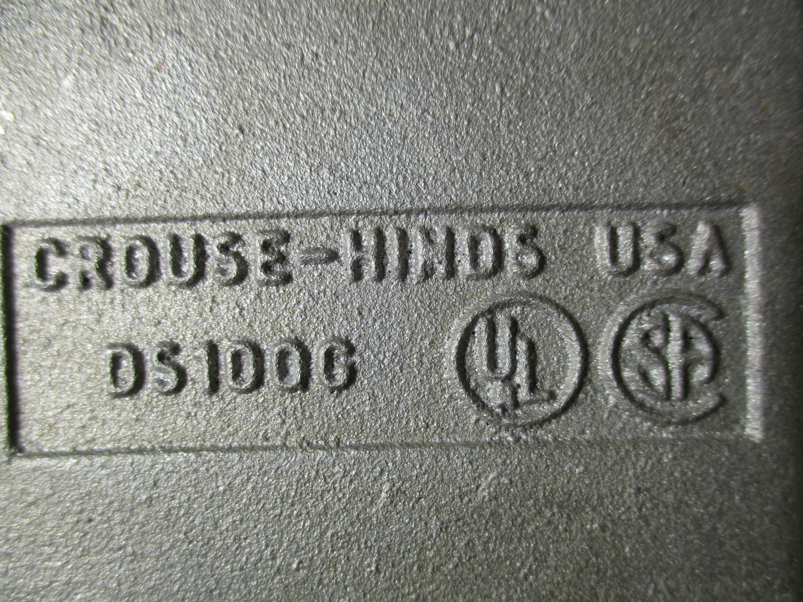 DS100G CROUSE-HINDS FS/FD SGL GNG CaST IRON SURFACE/FLUSH Switch BOX COVER