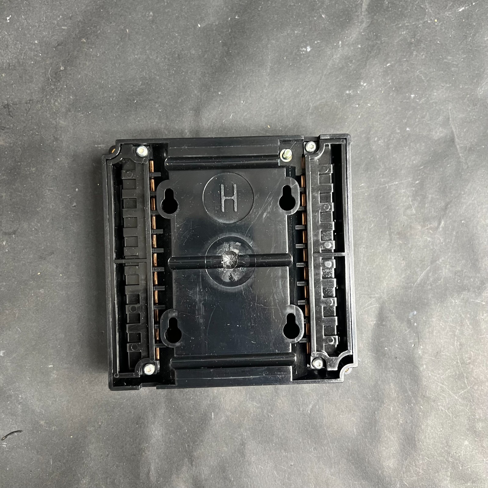 HONEYWELL Q7800A1005 WIRING SUBBASE ($40 OBO)