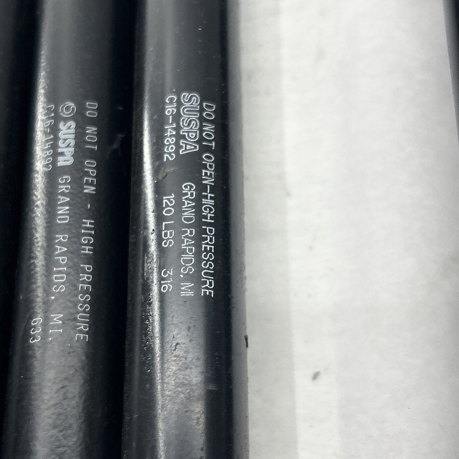 Lot Of 23 suspa c16 gas shocks C16-1884 100#, C16-14892 120#,c16-23598 160# Etc