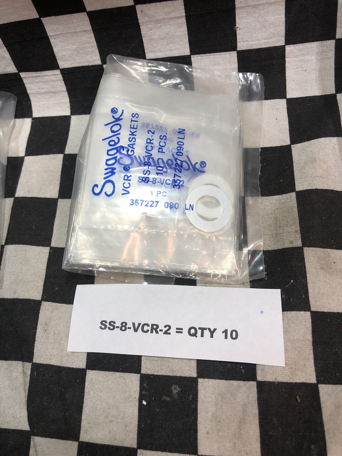 SWAGELOK GASKET VCR .040 ORIFICE, SS-8-VCR-2, NI-4-VCR-2-GR-VS BIG LOT #1370R4