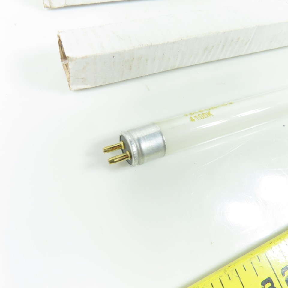F8T4-CW/10.5″ 8W Cool White 4100K Fluorescent Bulb 10.5″ NEW Lot Of 2