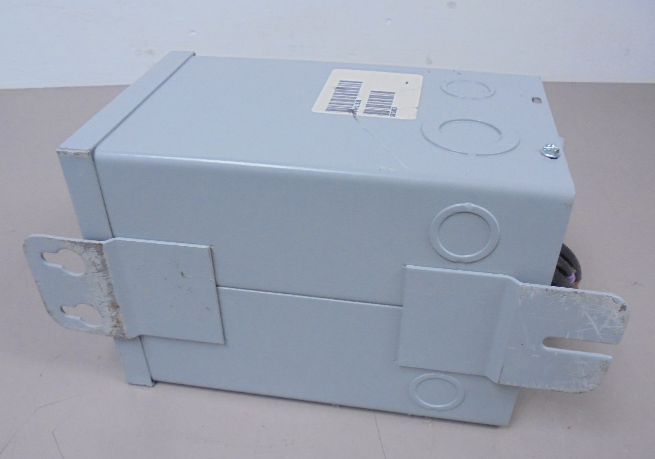Cutler Hammer S10N06A01N Dry Type Distribution Transformer 120/240 to 16/32