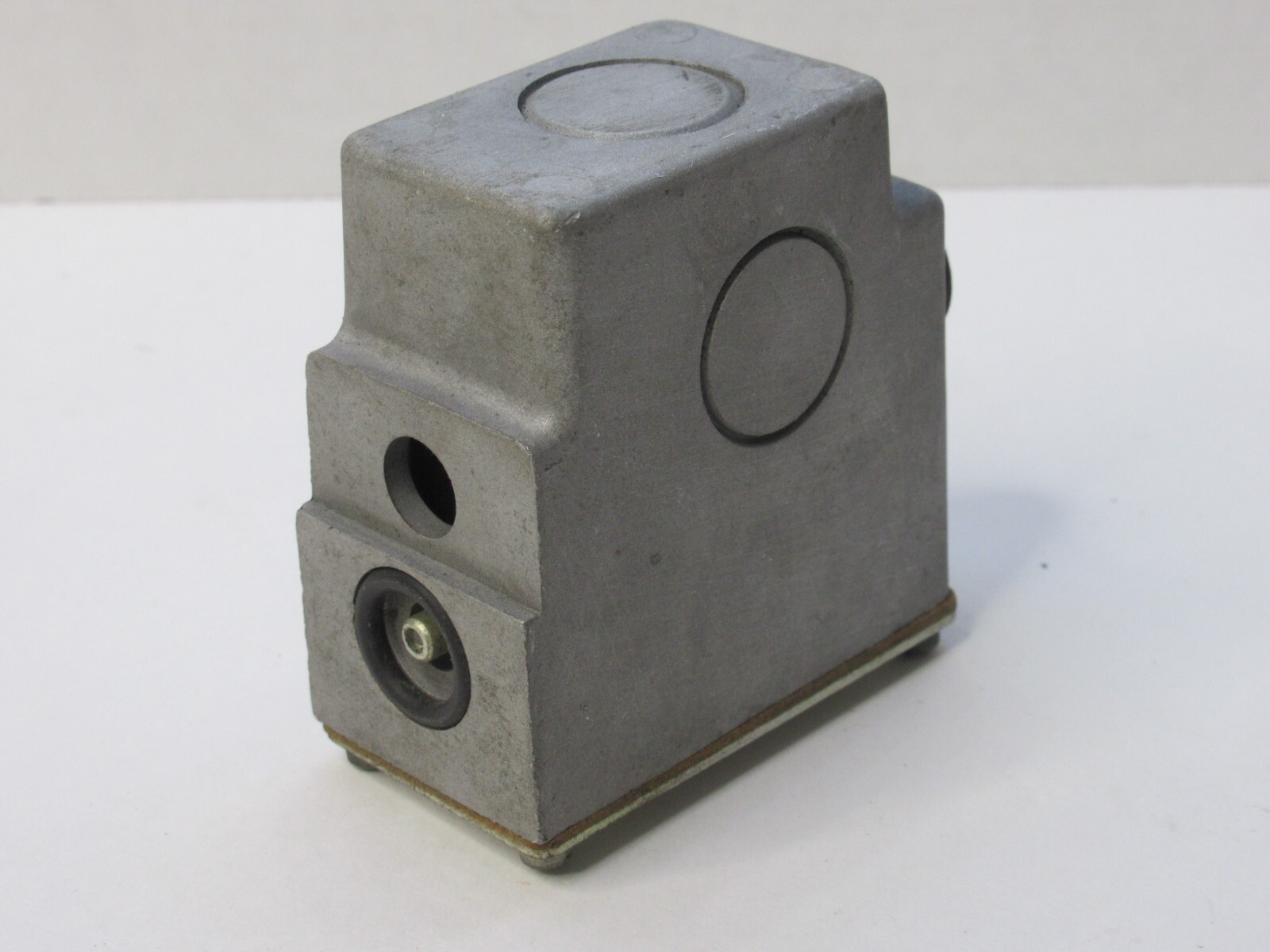 (NEW) MILLER FLUID POWER A-621-04-10 , A6210410 115Vac 50/60Hz Solenoid Valve