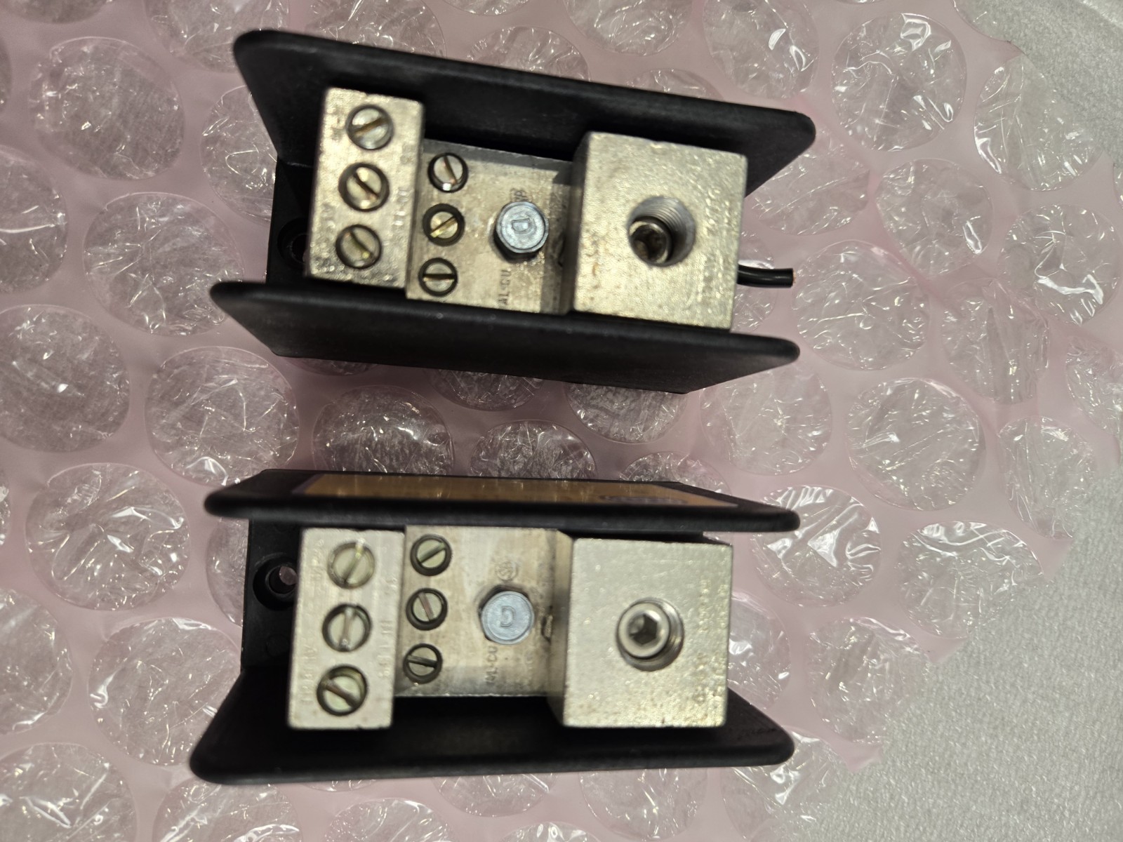 ILSCO PDB-26-2/0-1 POWER DISTRIBUTION BLOCK 350A 600V 1 POLE + One For Part