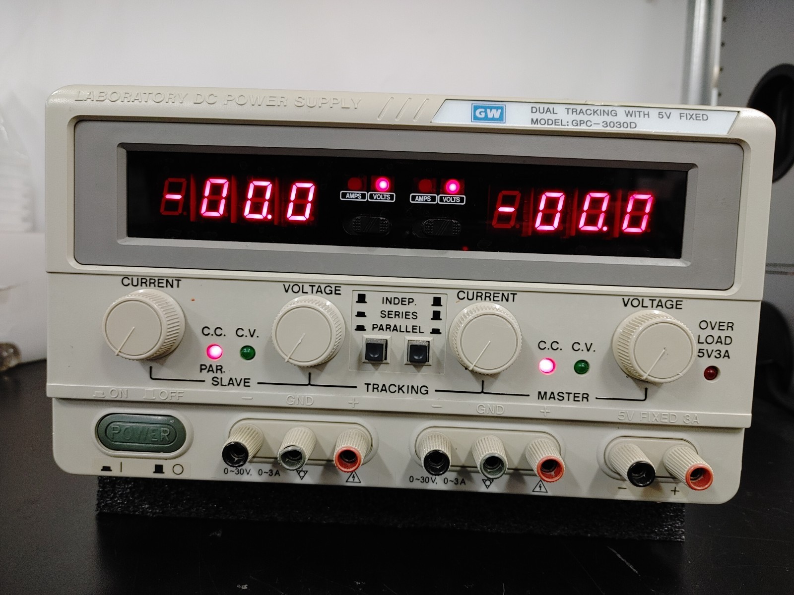 GW INSTEK GPC-3030D Dual Tracking with 5V Fixed Laboratory DC Power Supply