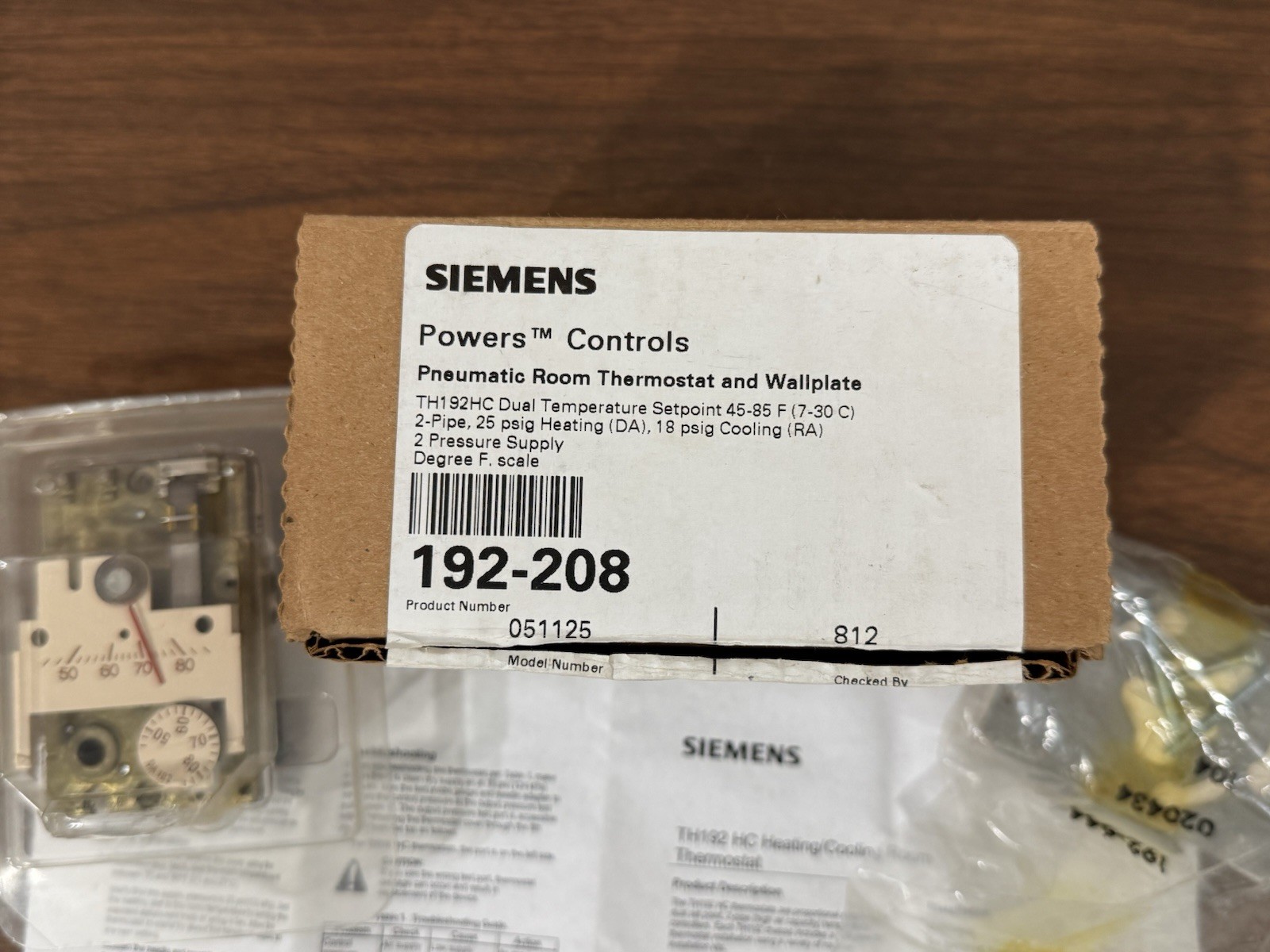 2X – Siemens 192-208 Pneumatic Thermostat, Dual Temperature, Heating And Cooling