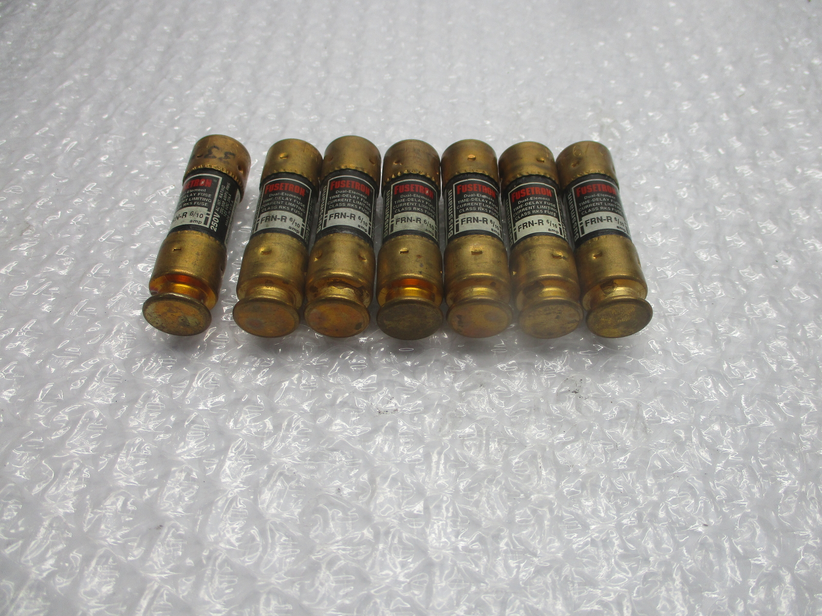 FUSETRON FRN-R-6/10 FUSE BLACK LOT OF 7 NSNP