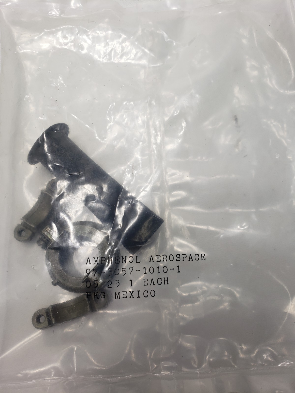 Amphenol Aerospace 97-3057-1010-1 Cable Clamp Backshell Connector NOS Sealed