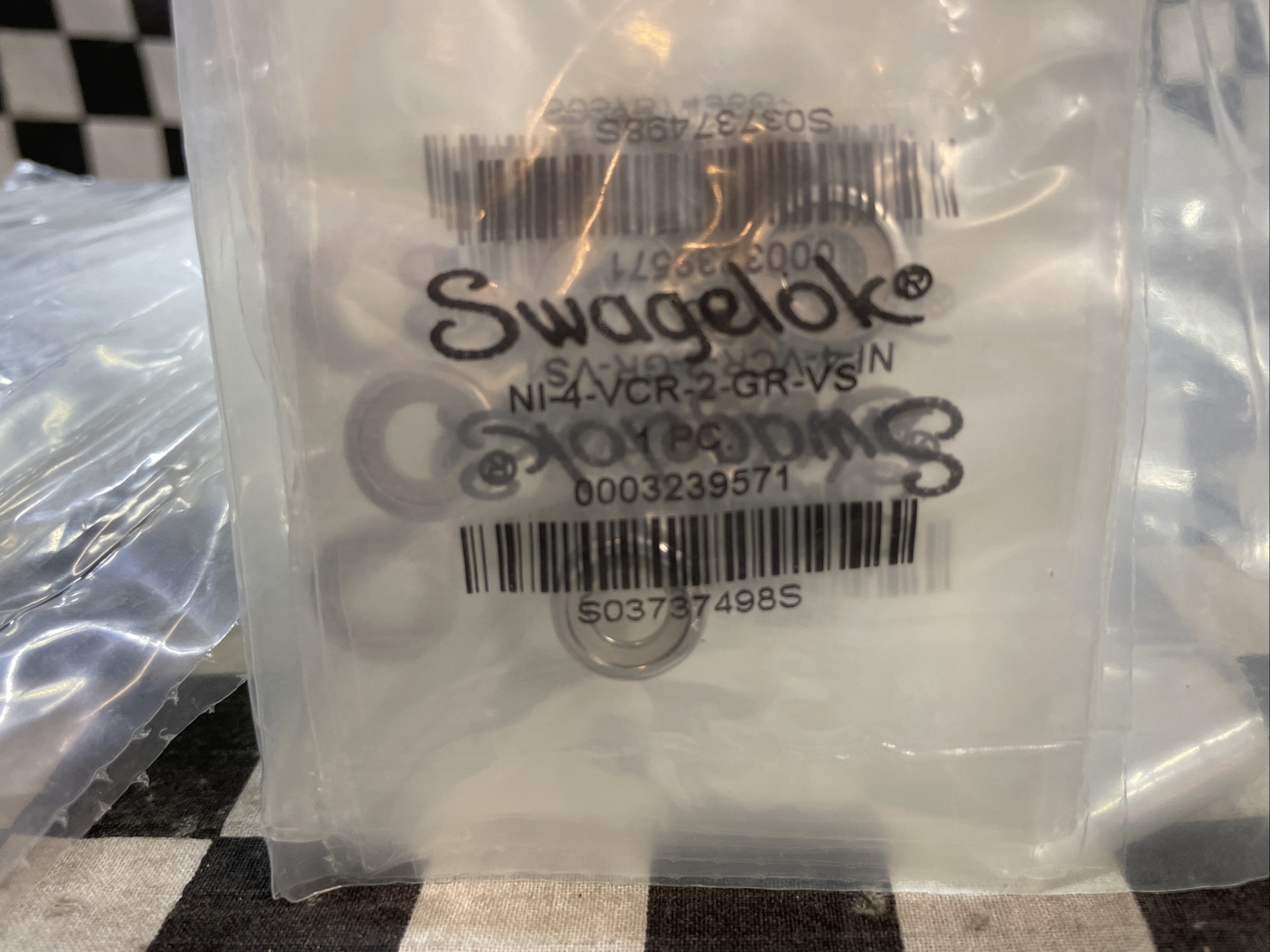 SWAGELOK VCR Face Seal 1/4″, NI-4-VCR-2-GR-VS, NI4VCR2GRVS, LOT OF 130 #1608F