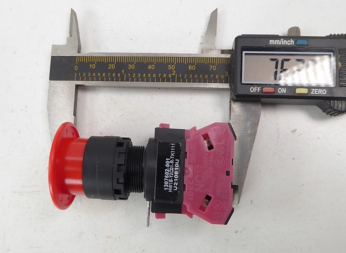 IDEC 1307602-001 HW1B-Y2C01-R-TK 1111 40mm Red Push-Pull Switch NEW NO BOX