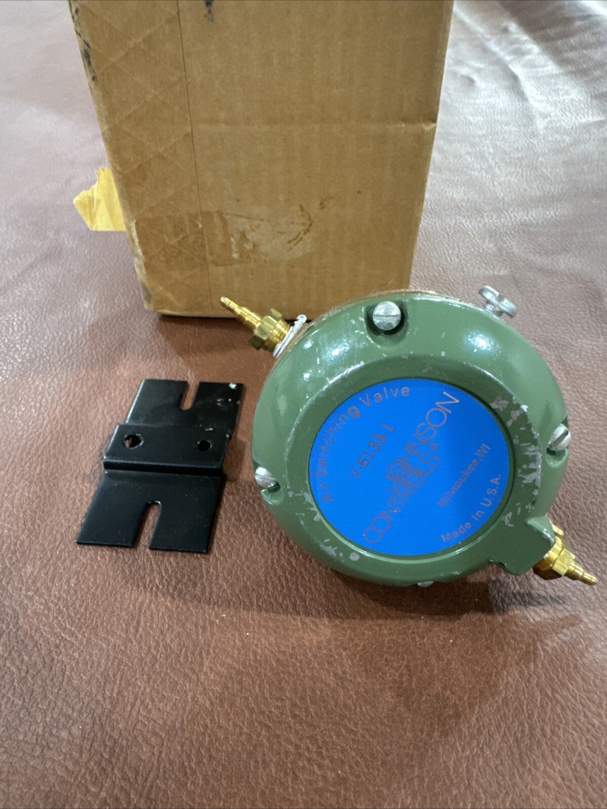Johnson Controls V-6133-1 Air Switching Valve W/ Adapters 1/8” 3 Way Valve #JB3