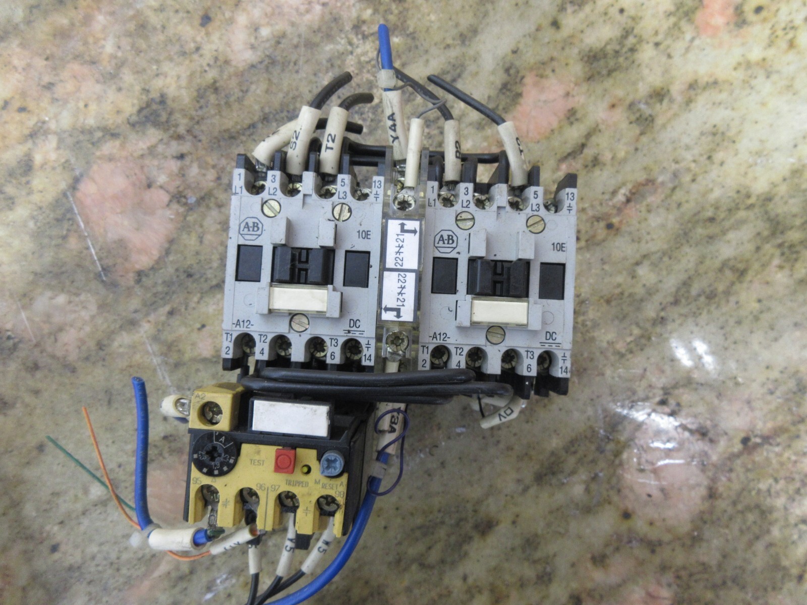ALLEN BRADLEY CONTACTOR 100-A12NZ*3 SER.B 12A AC3 KW 690V 22A 193-BSB 22 B