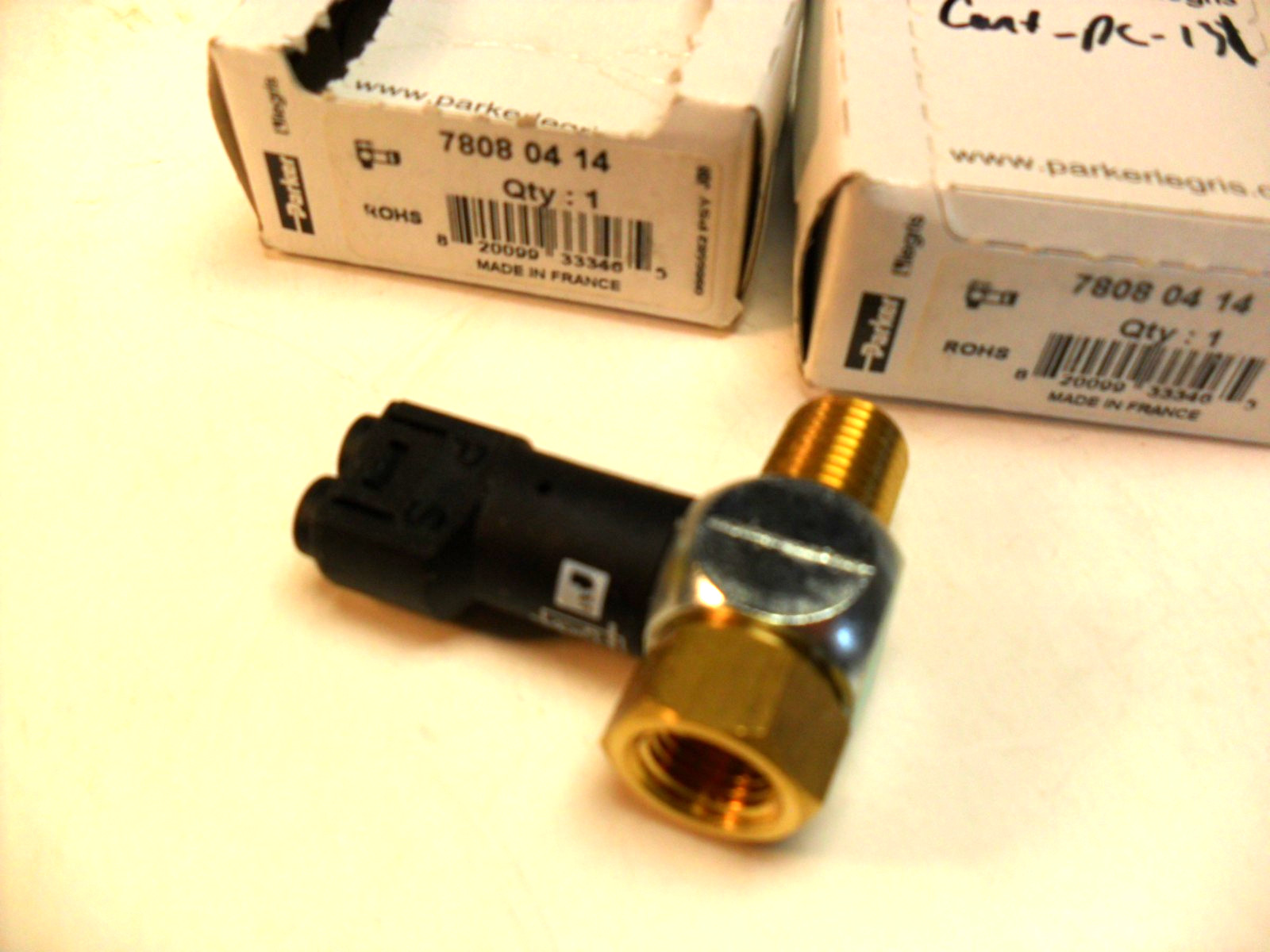 qty 2 – Parker 7808 04 14 Pneumatic Threshold Sensor, 1/4 In New Factory Box