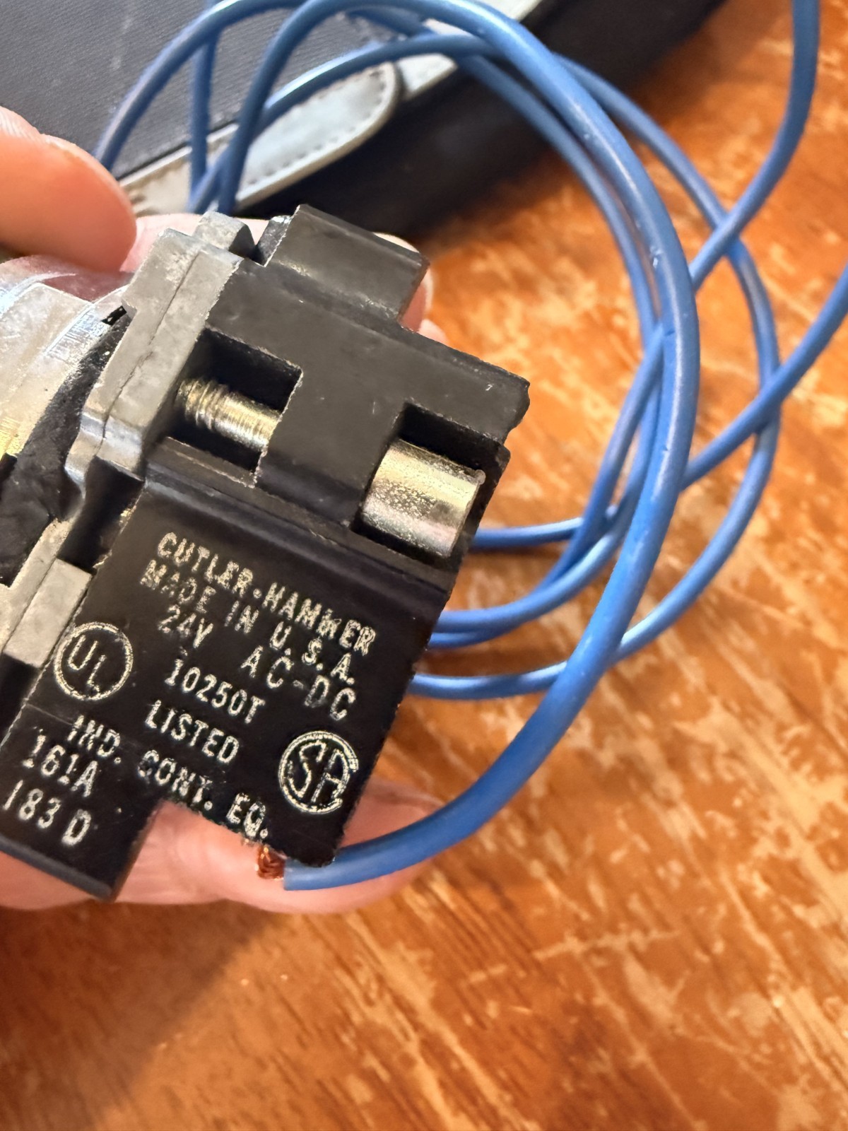 NICE Cutler Hammer Terminal Block Contact w/ green Light # 1025t 161a 24V & wire