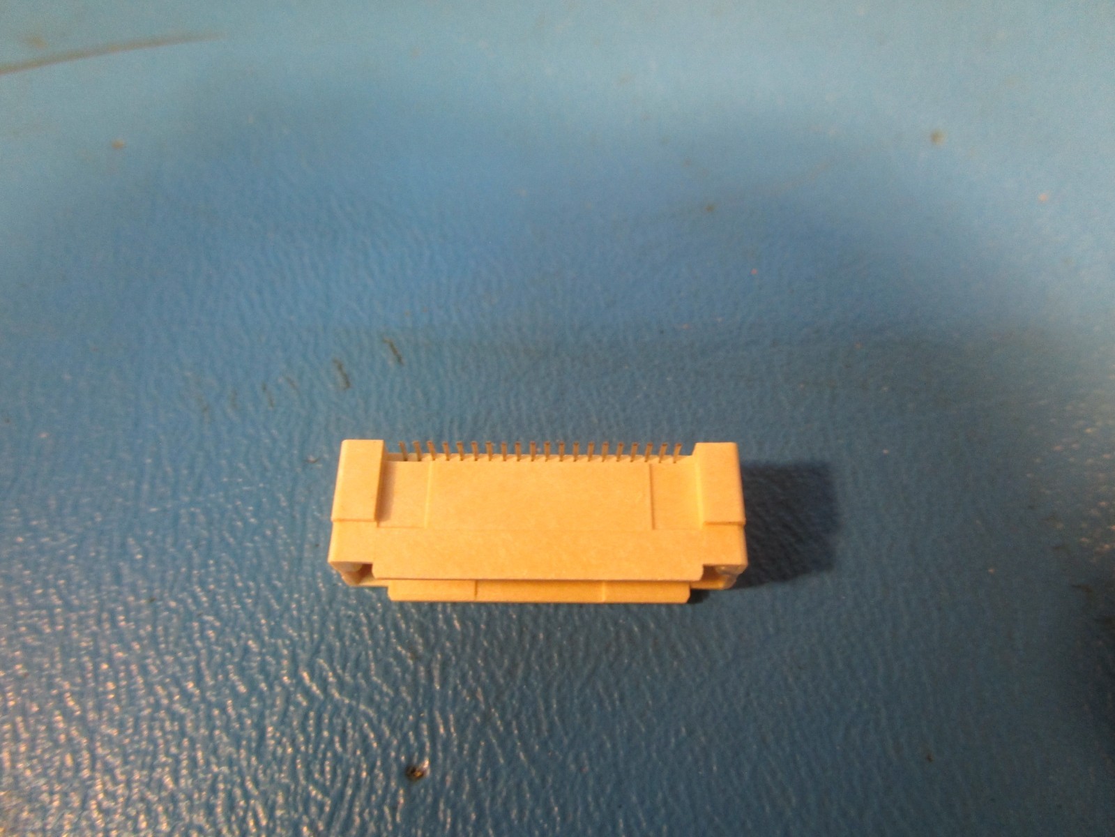 LOT OF 22 TE Connectivity 5179031-1 Free Height Series,0.8mm Pitch 40 Way 2 Row