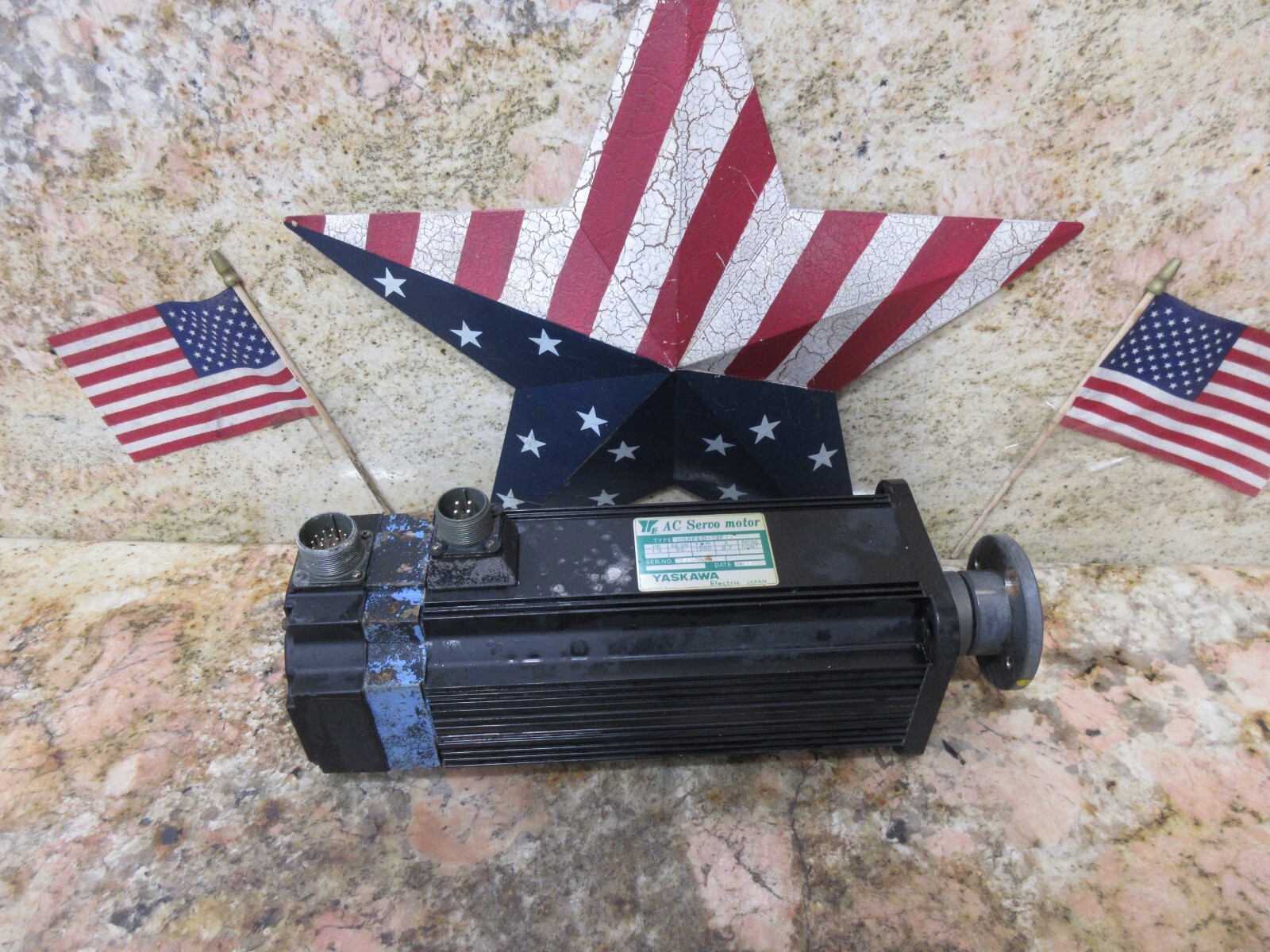 *SPECIAL PRICE* YASKAWA AC SERVO MOTOR USAFED-13FA2 1.3KW UTOPI-600UB01